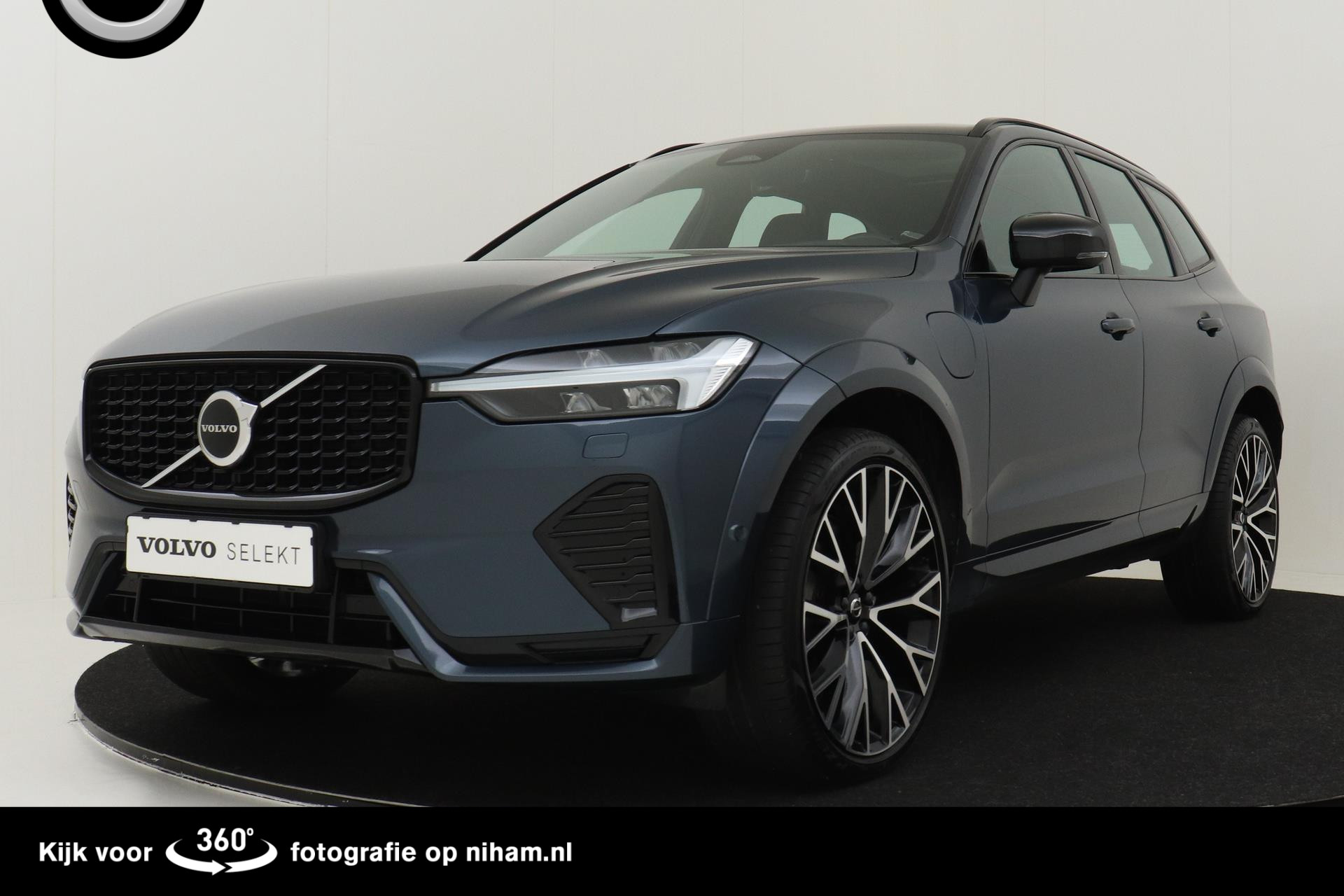 Volvo XC60 T6 RECHARGE AWD R-DESIGN -LUCHTVERING|22"|TREKHAAK|CAMERA|HEAD-UP DISP.