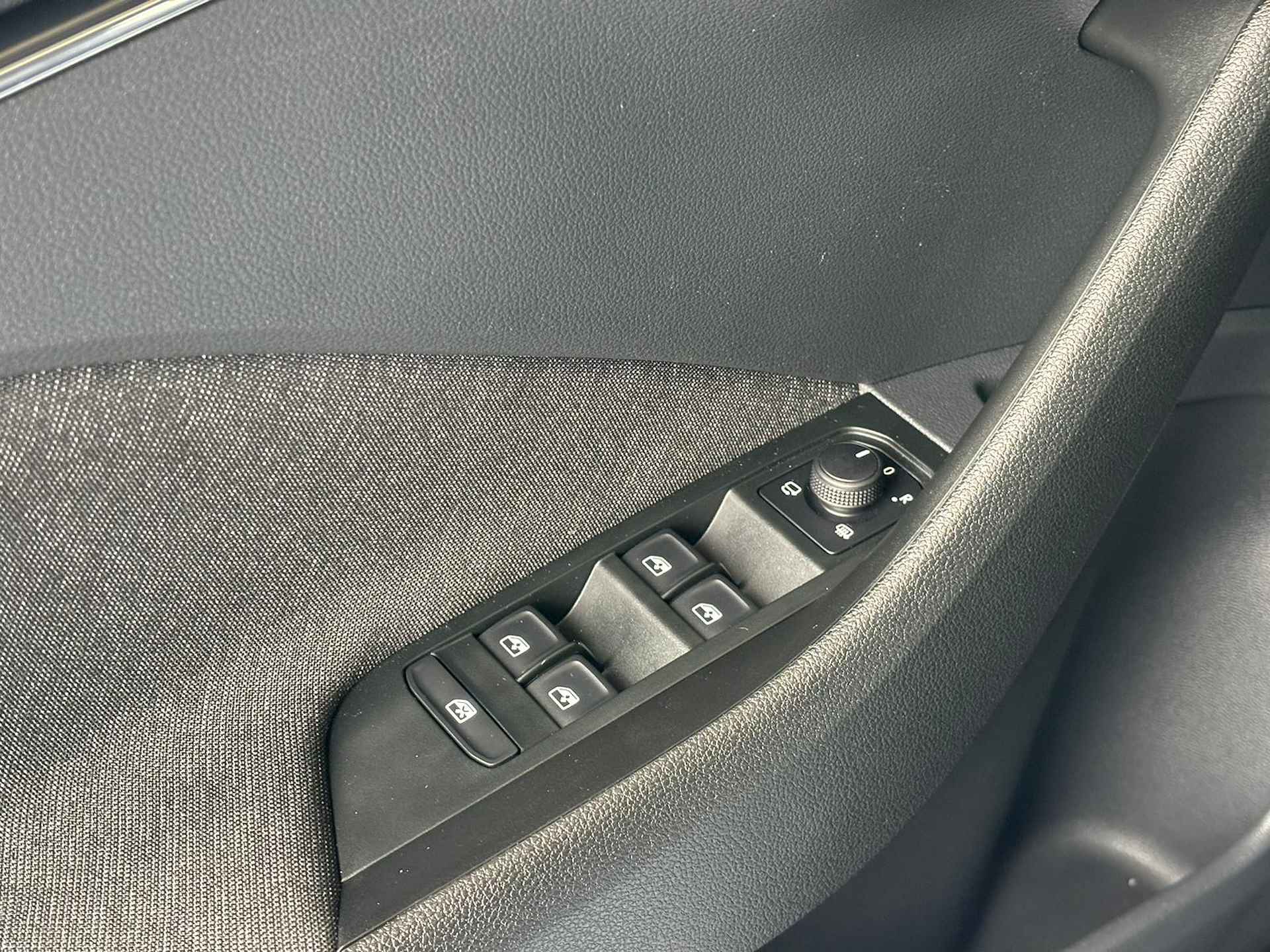 Škoda Kamiq 1.0 TSI Style / LED / Digitale cockpit / Navi / Camera / Stoelverwarming / Trekhaakvoorbereiding / Keyless - 20/23