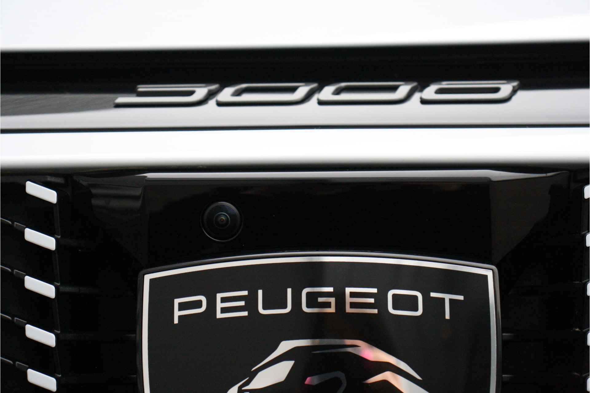 Peugeot E-3008 73KWH GT 214PK / NAVI / LEDER / CLIMA / FULL-LED / 20" LMV / KEYLESS / 360° CAMERA / ADAPT. CRUISECONTROL / WINTERPAKKET / NIEUW - 18/53