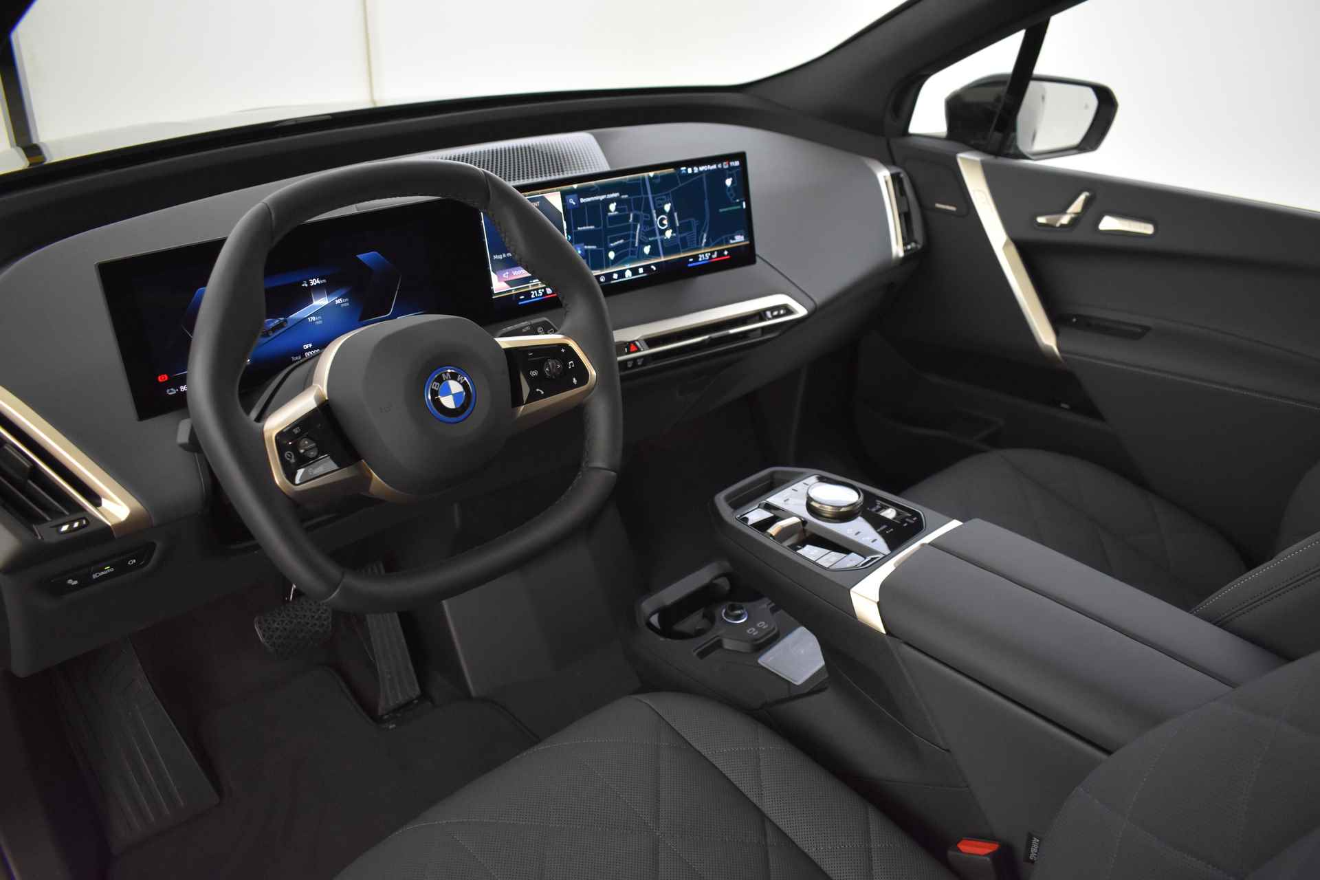 BMW iX xDrive40 High Executive 77 kWh / Sportpakket / Laserlight / Parking Assistant Plus / Soft-Close / Driving Assistant Professional / Harman Kardon - 5/63