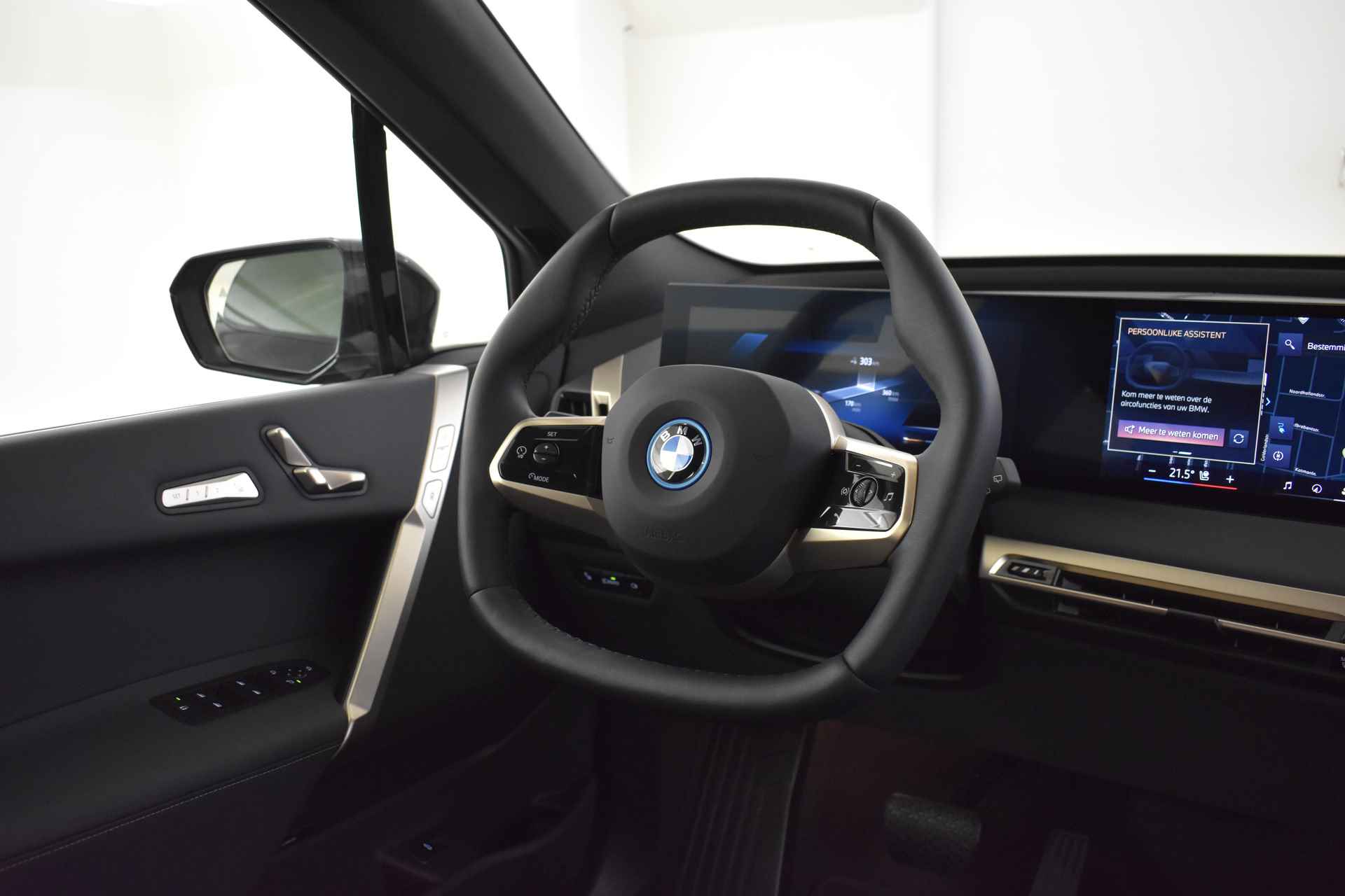 BMW iX xDrive40 High Executive 77 kWh / Sportpakket / Laserlight / Parking Assistant Plus / Soft-Close / Driving Assistant Professional / Harman Kardon - 19/63