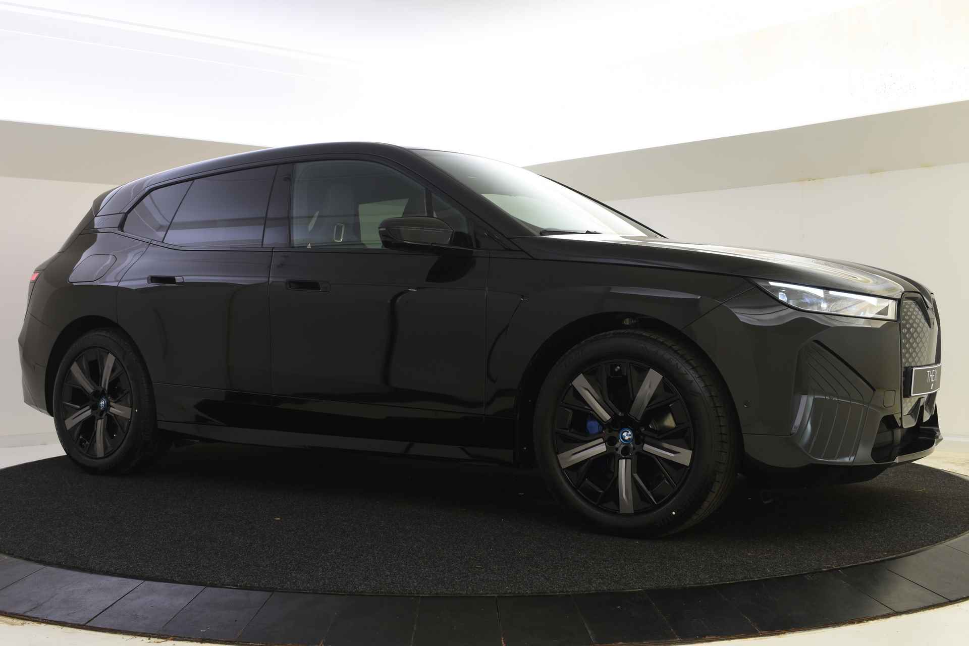 BMW iX xDrive40 High Executive 77 kWh / Sportpakket / Laserlight / Parking Assistant Plus / Soft-Close / Driving Assistant Professional / Harman Kardon - 22/63