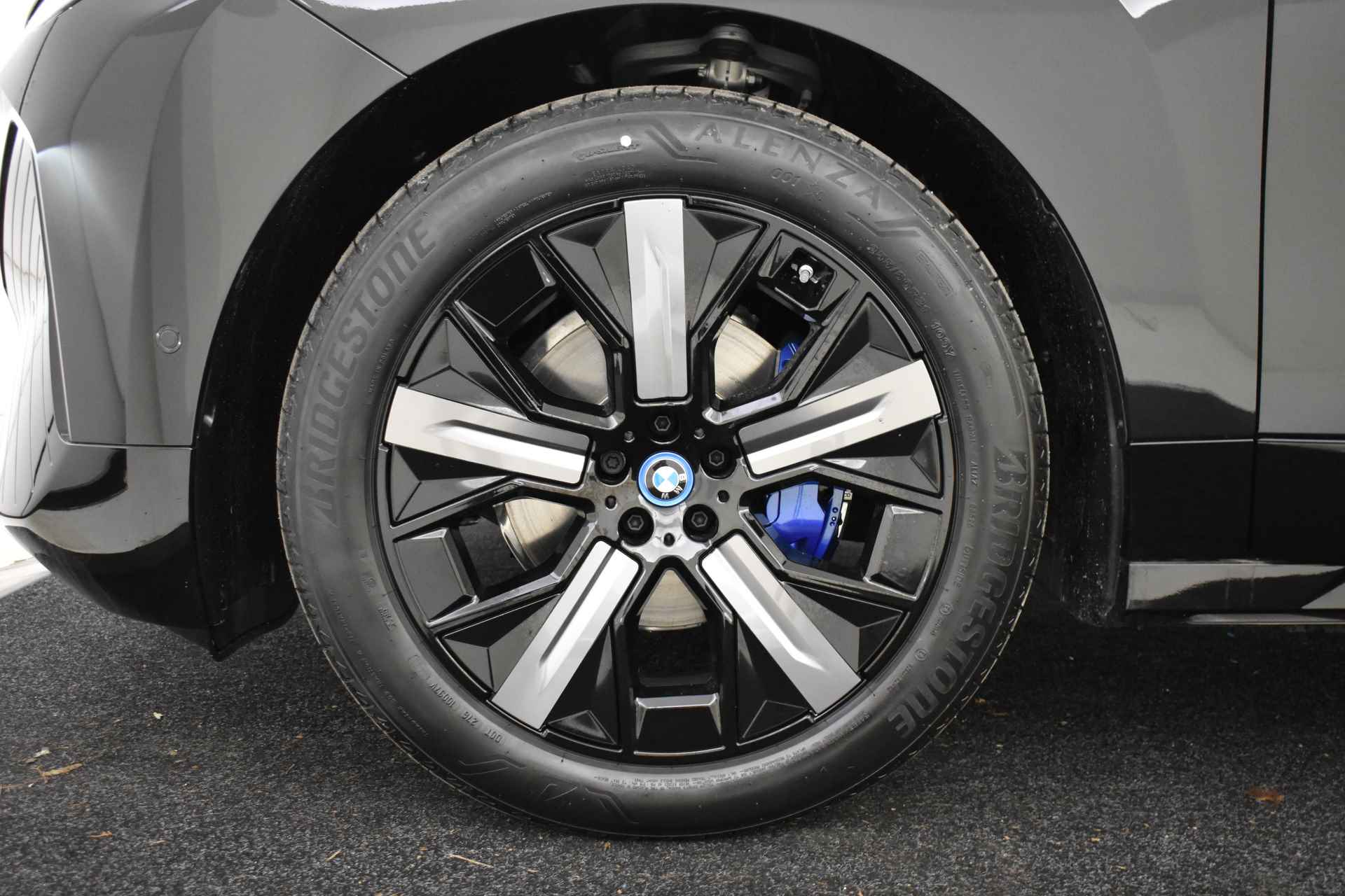 BMW iX xDrive40 High Executive 77 kWh / Sportpakket / Laserlight / Parking Assistant Plus / Soft-Close / Driving Assistant Professional / Harman Kardon - 32/63