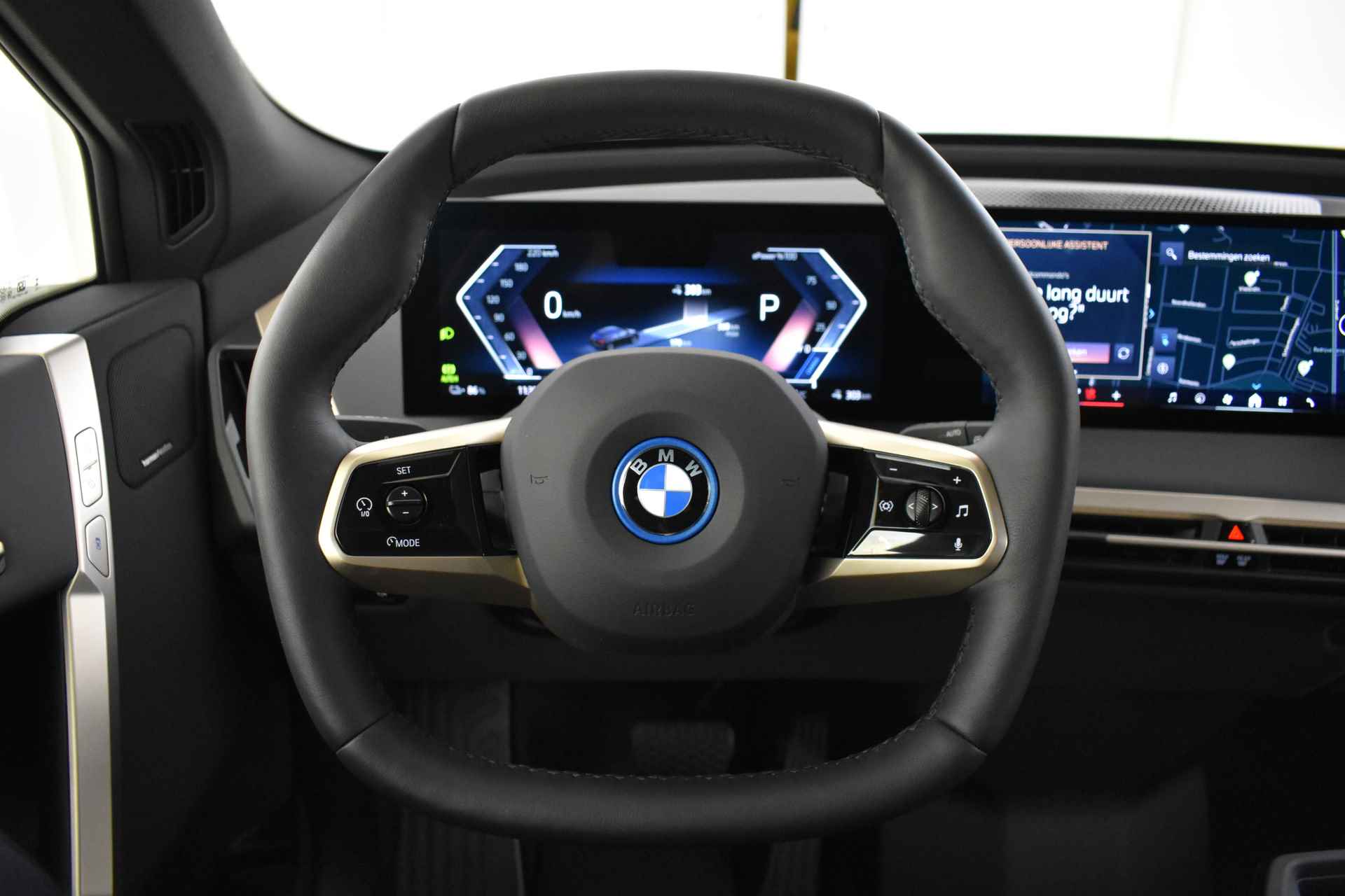 BMW iX xDrive40 High Executive 77 kWh / Sportpakket / Laserlight / Parking Assistant Plus / Soft-Close / Driving Assistant Professional / Harman Kardon - 37/63