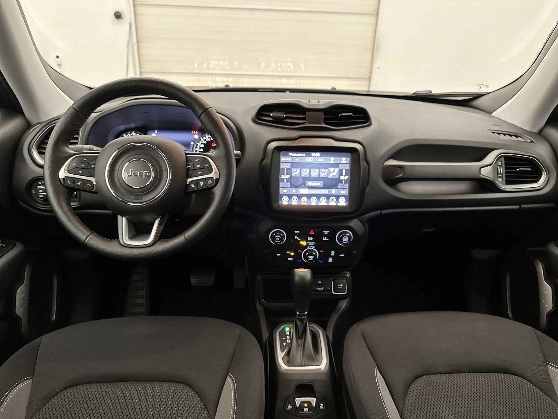 Jeep Renegade SUV S e-Hybrid 130 pk Automaat | Navigatie | Achteruitrijcamera | Lederen Bekleding | Voorstoelen Verwarmd | Keyless Entry/Start | Dodehoek Detectie | Adaptieve Cruise Control | Climate Control | LED Koplampen | 19" Lichtmetalen Velgen | Apple Carplay/Android Auto | - 11/33