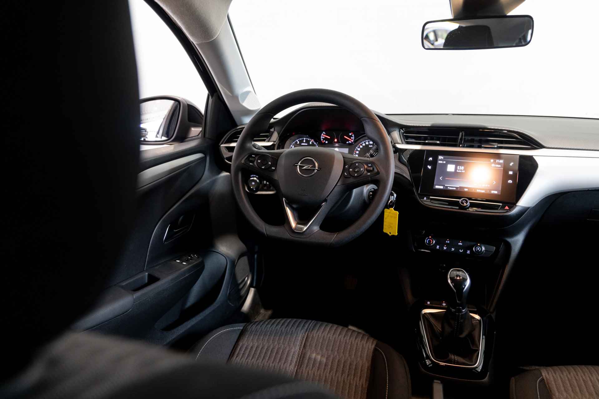 Opel Corsa 1.2 Edition | Origineel Nederlandse Auto | NAP | Apple Carplay & Android Auto | Parkeersensoren | Donker Glas achter | - 28/30