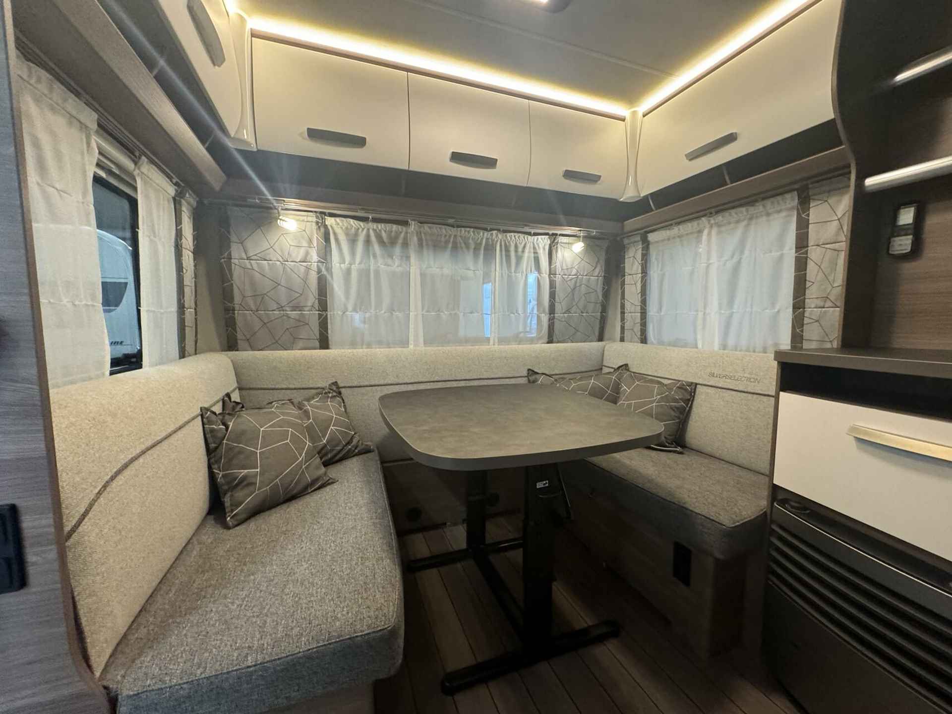 KNAUS SILVER SELECTION 460 XXL CARAVANSHOW 24,25,26 JANUARI - 12/21