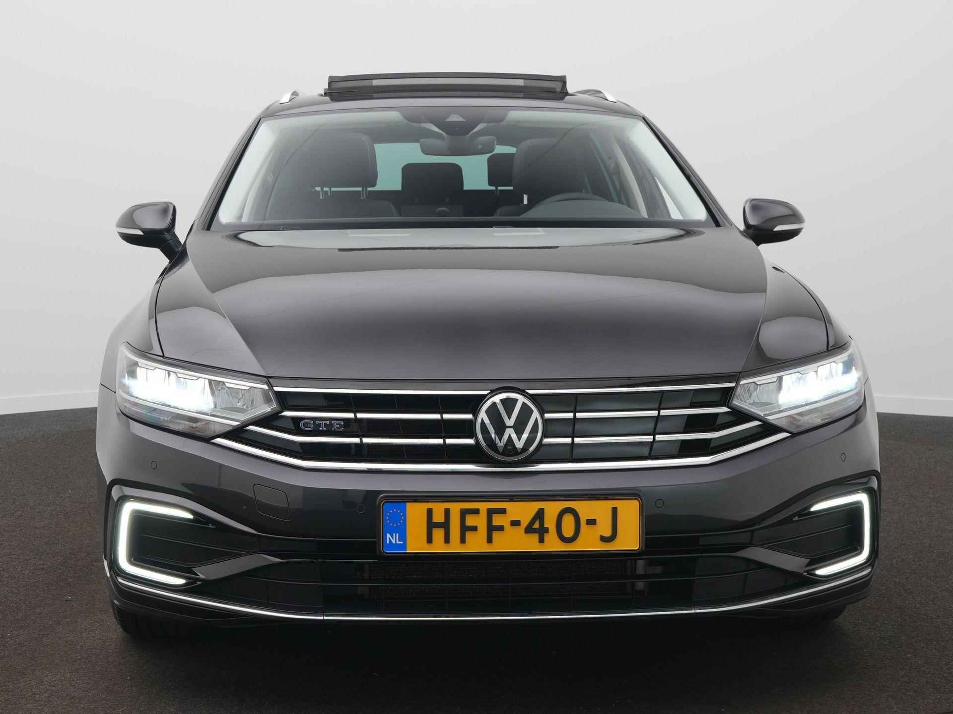 Volkswagen Passat Variant 1.4 TSI PHEV GTE Business Panoramadak - Navigatie - Stoelverwarming - Clima - 2/62