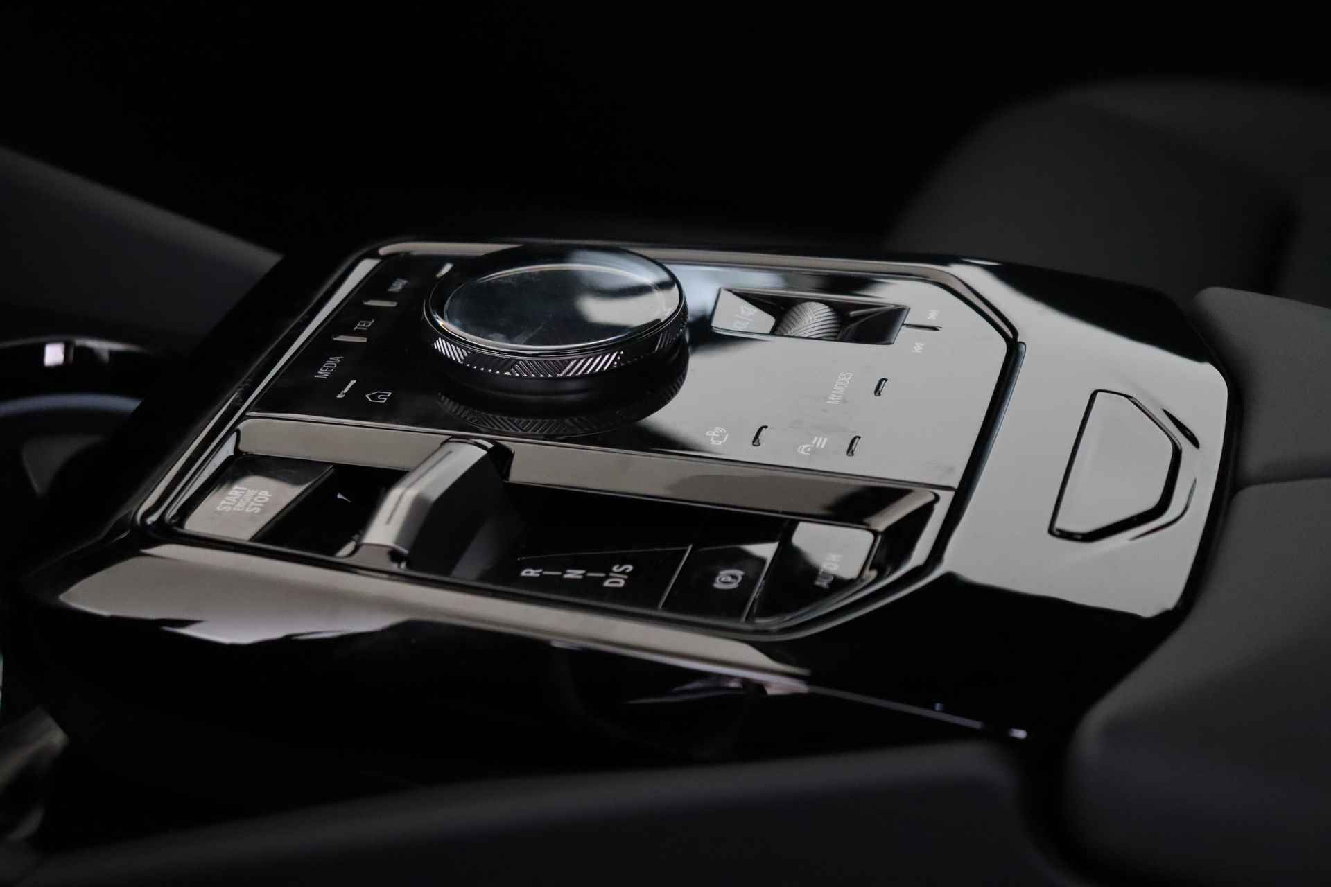 BMW 5 Serie 520i M Sport Automaat / Panoramadak / Parking Assistant Plus / Adaptieve LED / M Sportonderstel / Harman-Kardon / Live Cockpit Professional - 7/47
