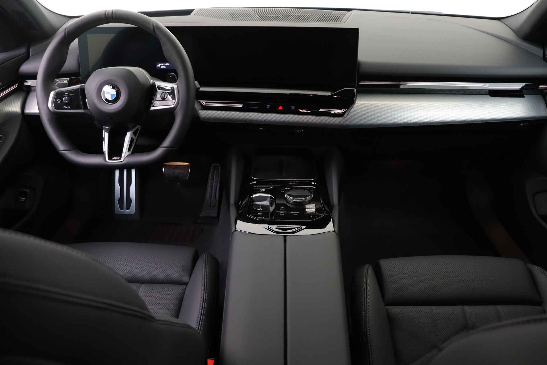 BMW 5 Serie 520i M Sport Automaat / Panoramadak / Parking Assistant Plus / Adaptieve LED / M Sportonderstel / Harman-Kardon / Live Cockpit Professional - 25/47