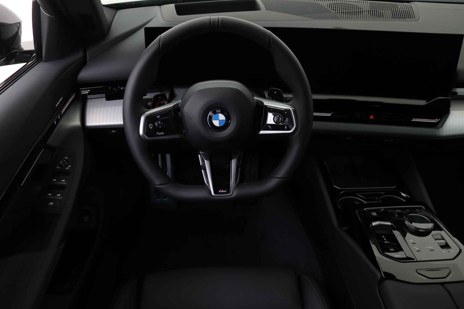 BMW 5 Serie 520i M Sport Automaat / Panoramadak / Parking Assistant Plus / Adaptieve LED / M Sportonderstel / Harman-Kardon / Live Cockpit Professional - 26/47