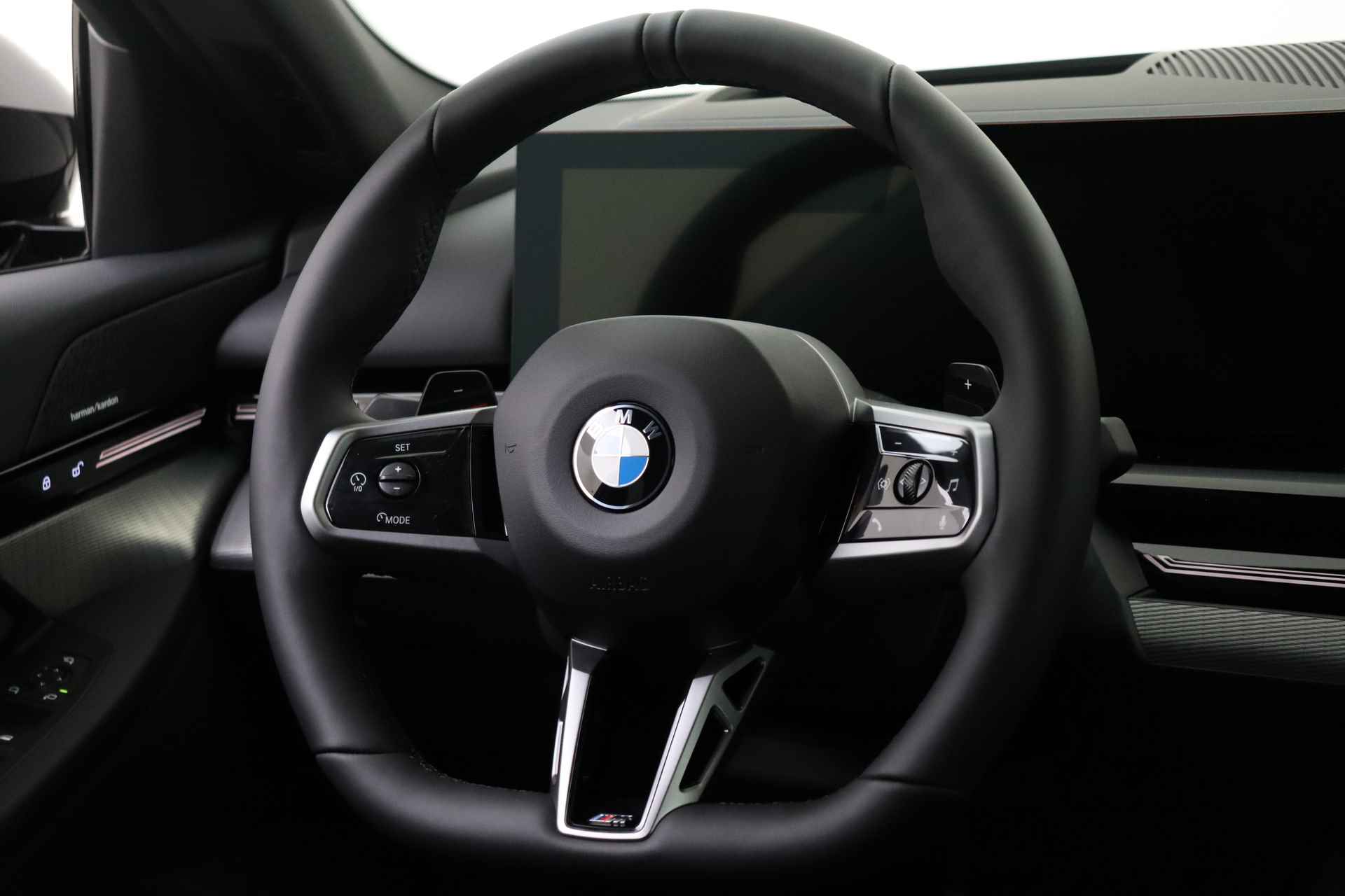 BMW 5 Serie 520i M Sport Automaat / Panoramadak / Parking Assistant Plus / Adaptieve LED / M Sportonderstel / Harman-Kardon / Live Cockpit Professional - 27/47