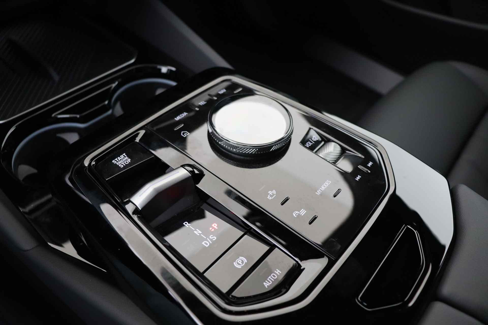 BMW 5 Serie 520i M Sport Automaat / Panoramadak / Parking Assistant Plus / Adaptieve LED / M Sportonderstel / Harman-Kardon / Live Cockpit Professional - 32/47