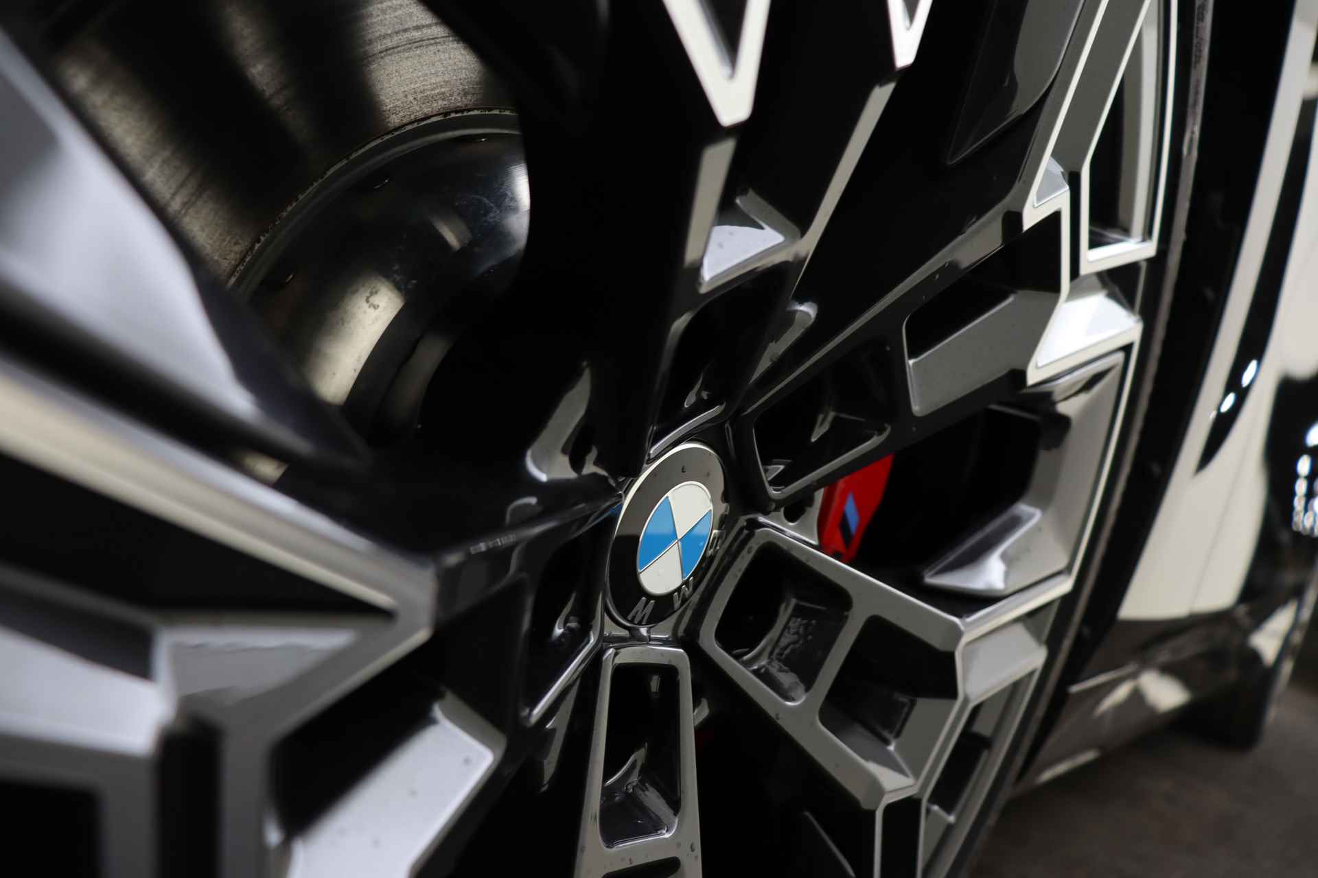 BMW 5 Serie 520i M Sport Automaat / Panoramadak / Parking Assistant Plus / Adaptieve LED / M Sportonderstel / Harman-Kardon / Live Cockpit Professional - 44/47