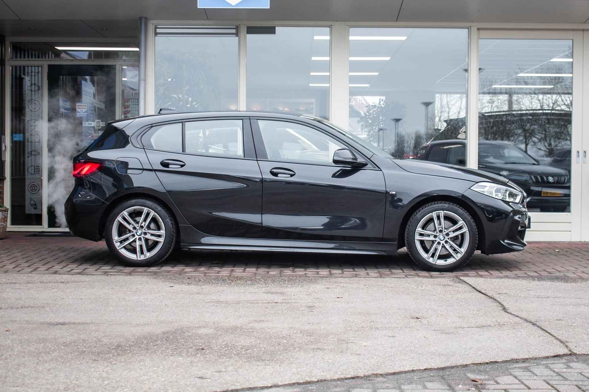 BMW 1-serie 118i Executive Edition - 3/29