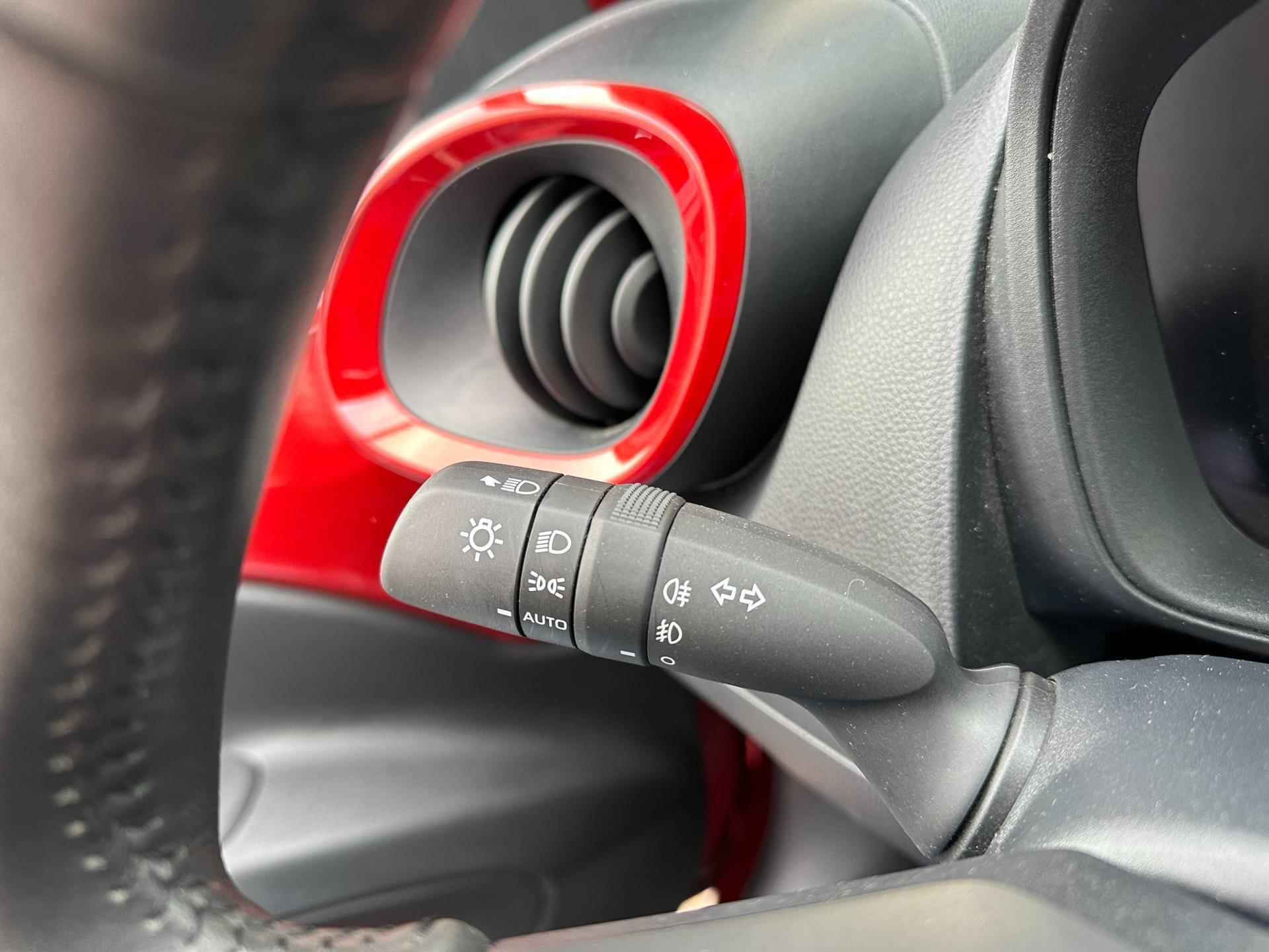 Toyota Aygo X 1.0 VVT-i S-CVT + Camera | LED | Cruise | Lane Assist | Stoelverwarming | Rijklaarprijs - 20/26