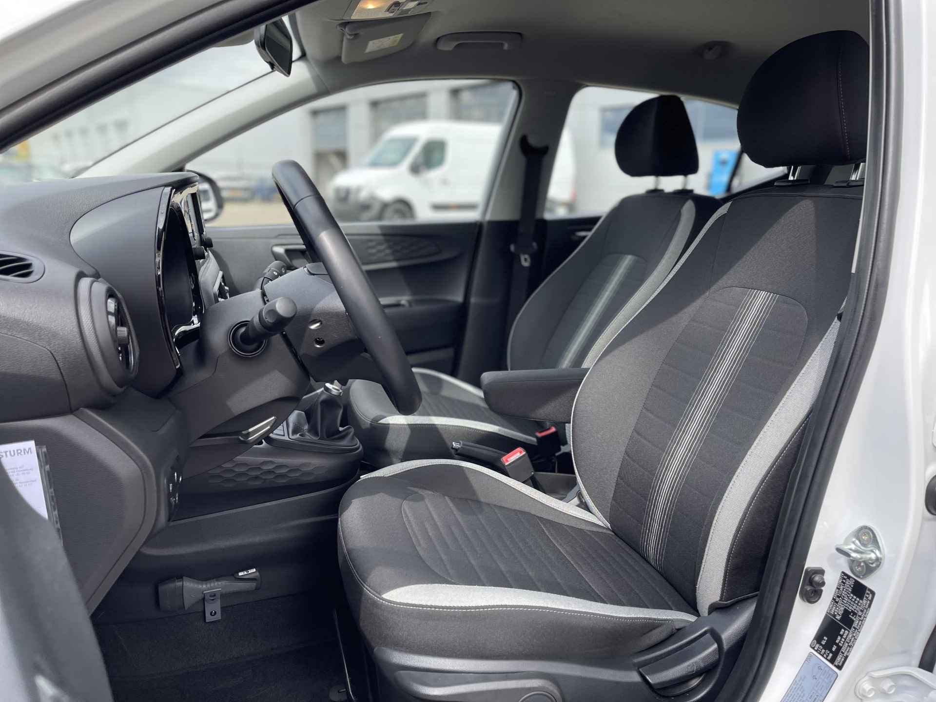 Hyundai i10 1.0 Comfort | Apple Carplay/Android Auto | Camera | Cruise Control | Airco | Bluetooth Tel. | DAB | Rijklaarprijs! - 9/24