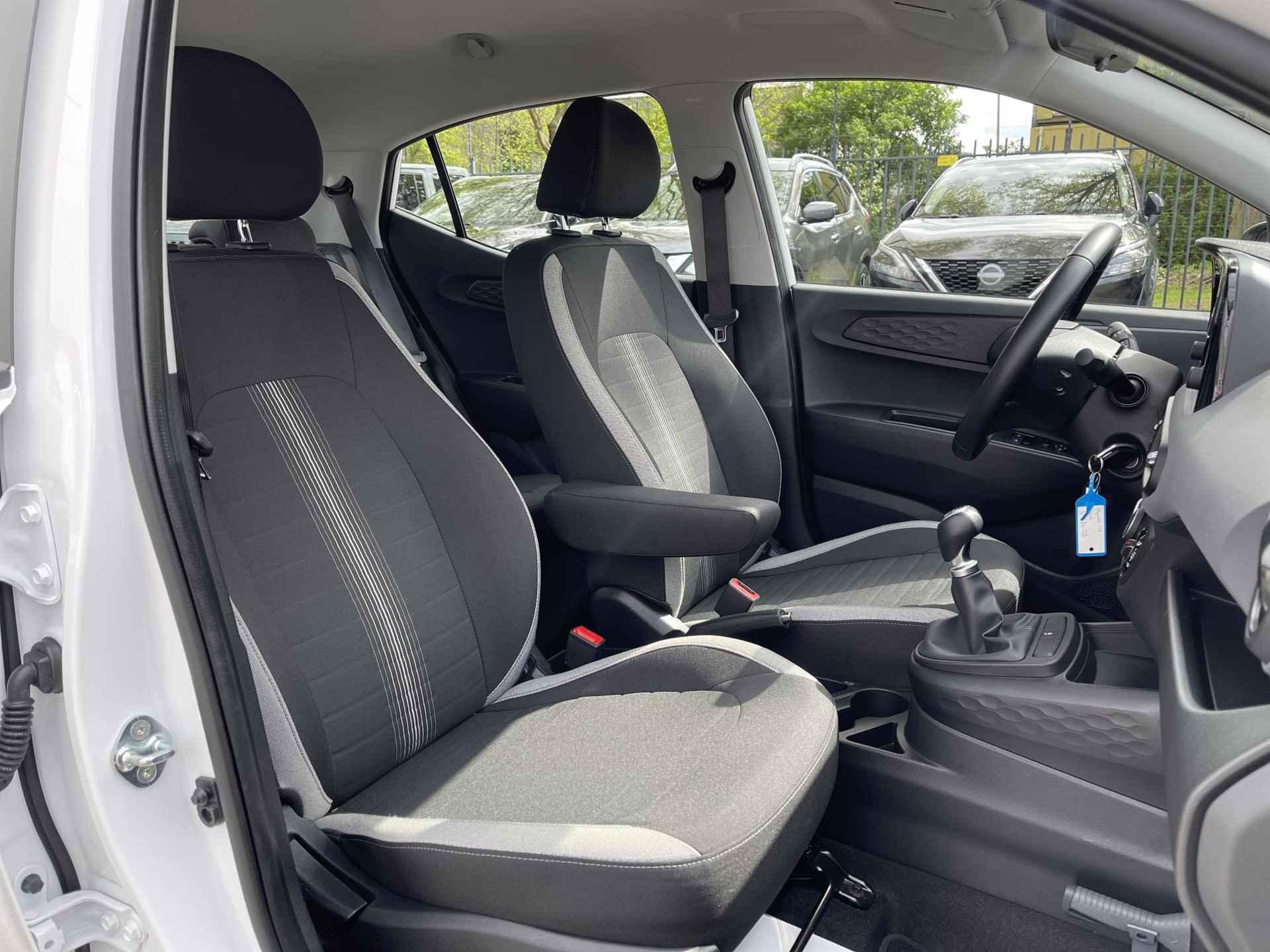 Hyundai i10 1.0 Comfort | Apple Carplay/Android Auto | Camera | Cruise Control | Airco | Bluetooth Tel. | DAB | Rijklaarprijs! - 11/24