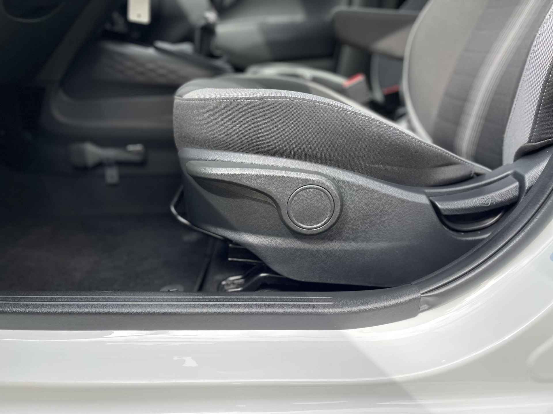 Hyundai i10 1.0 Comfort | Apple Carplay/Android Auto | Camera | Cruise Control | Airco | Bluetooth Tel. | DAB | Rijklaarprijs! - 12/24