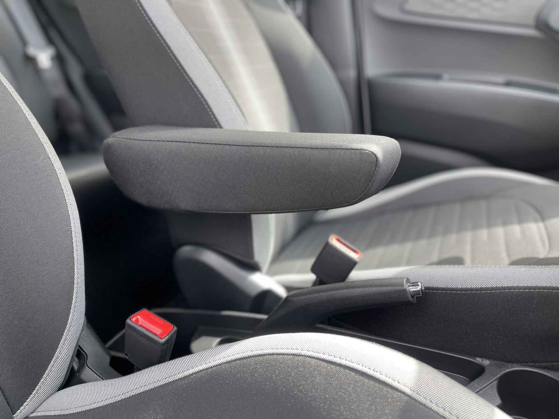 Hyundai i10 1.0 Comfort | Apple Carplay/Android Auto | Camera | Cruise Control | Airco | Bluetooth Tel. | DAB | Rijklaarprijs! - 20/24