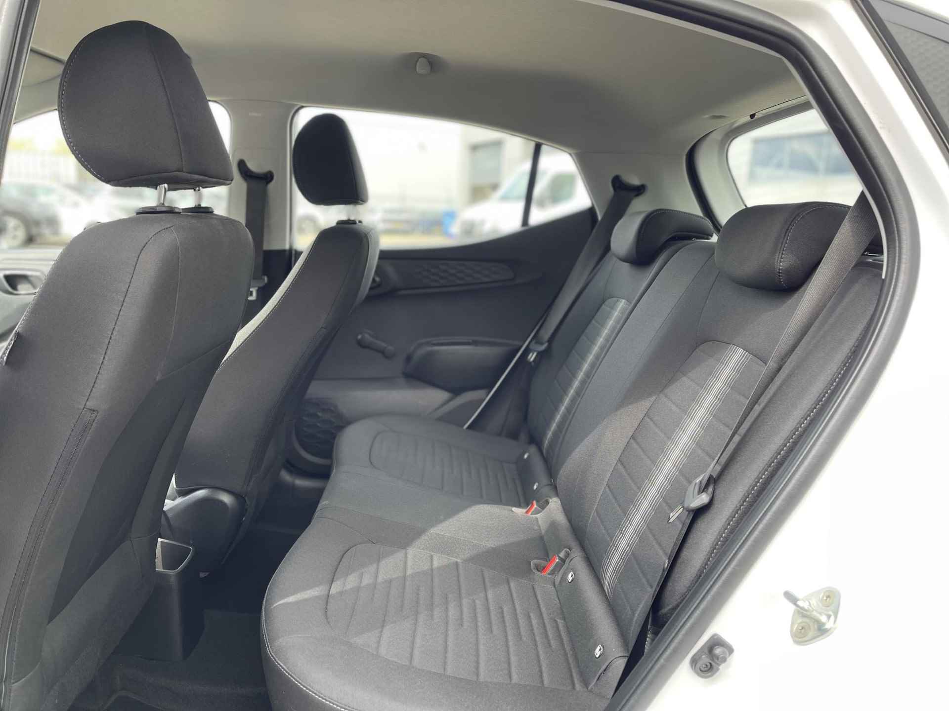 Hyundai i10 1.0 Comfort | Apple Carplay/Android Auto | Camera | Cruise Control | Airco | Bluetooth Tel. | DAB | Rijklaarprijs! - 21/24