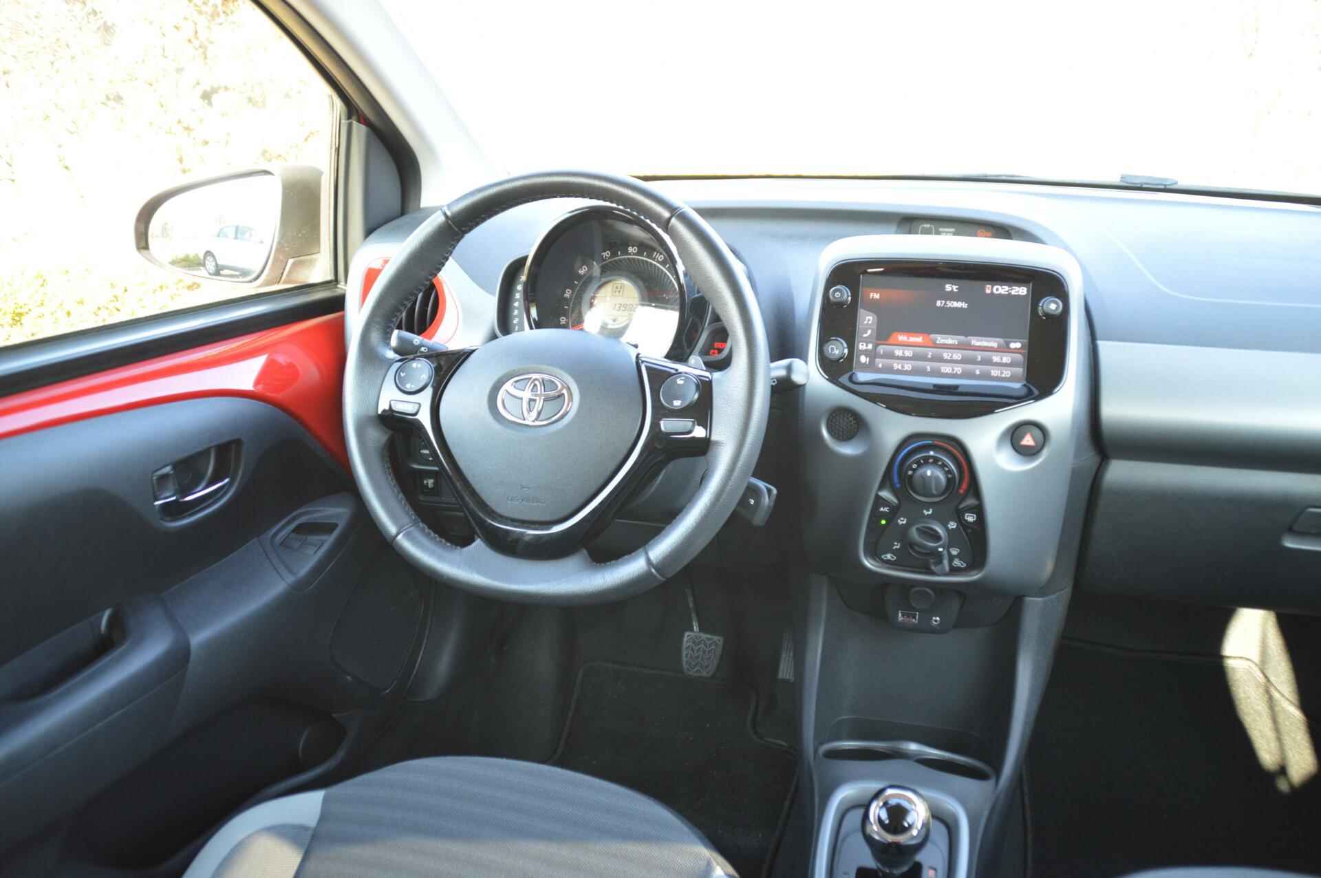 Toyota Aygo 1.0 VVT-i x-play automaat 1e eig. 13.982km trekhaak - 21/83