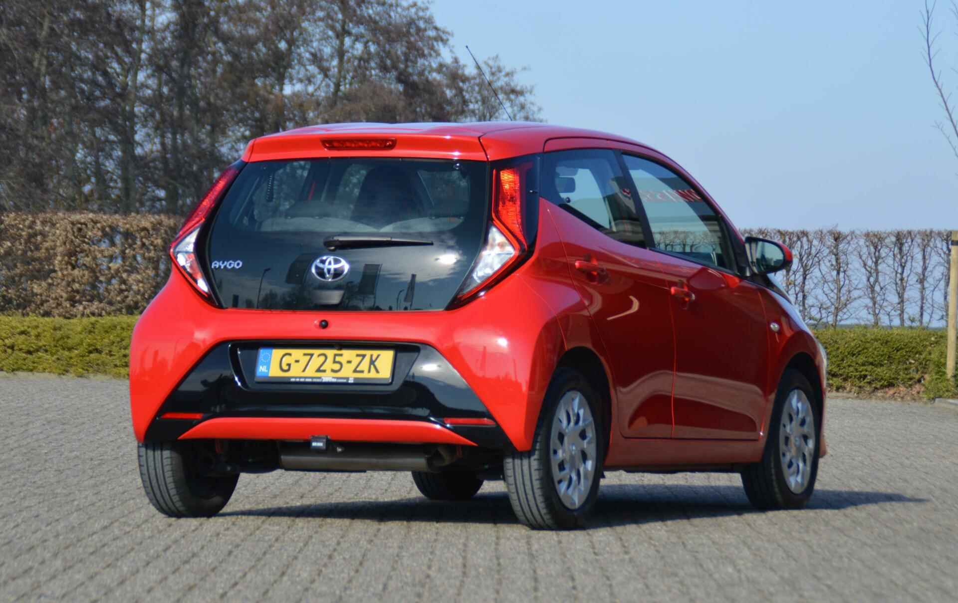 Toyota Aygo 1.0 VVT-i x-play automaat 1e eig. 13.982km trekhaak - 28/83