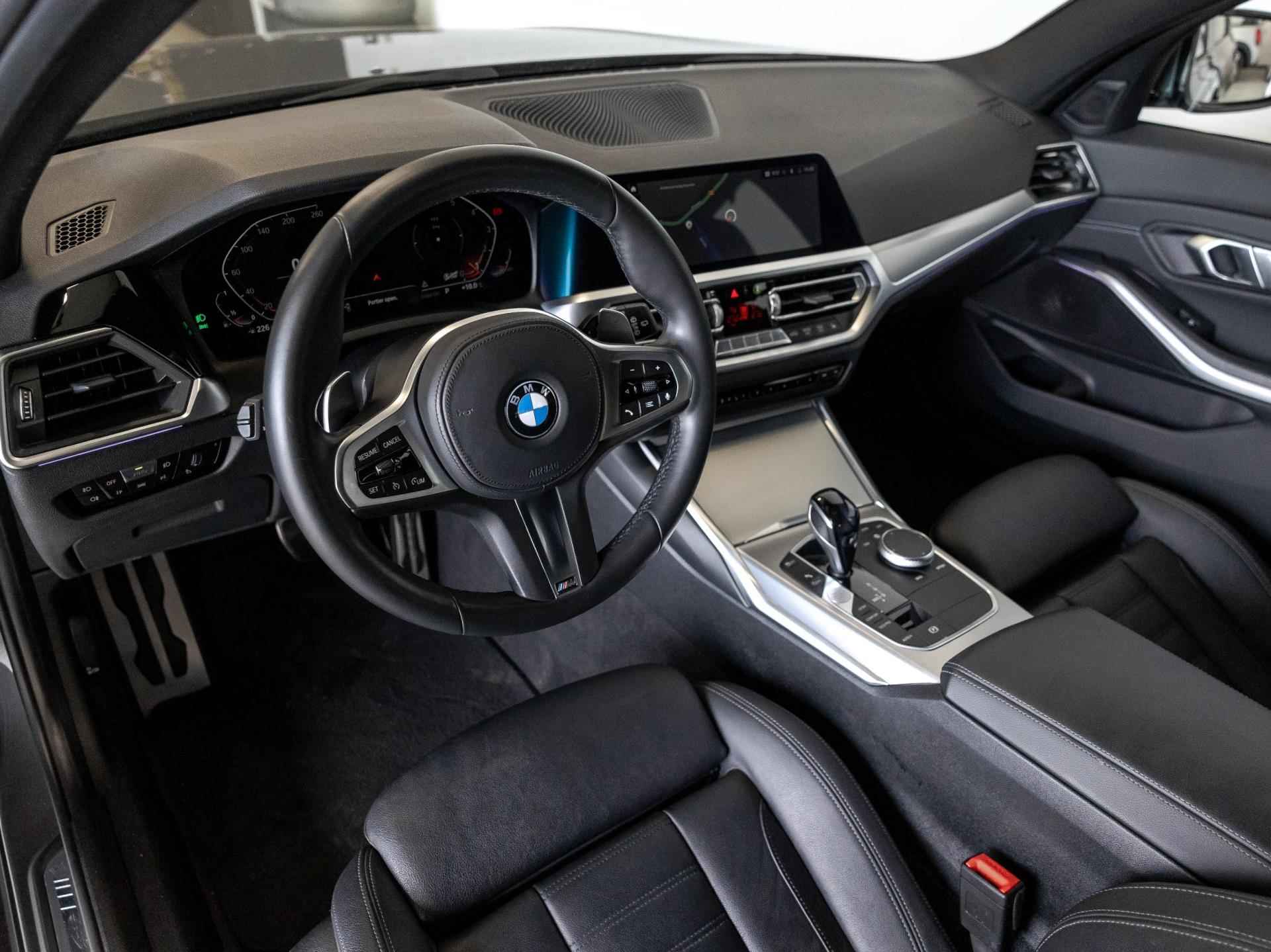 BMW 3-serie Touring 318i M Pakket / 156pk / Leder / Side assist / Virtual Cockpit - 4/36