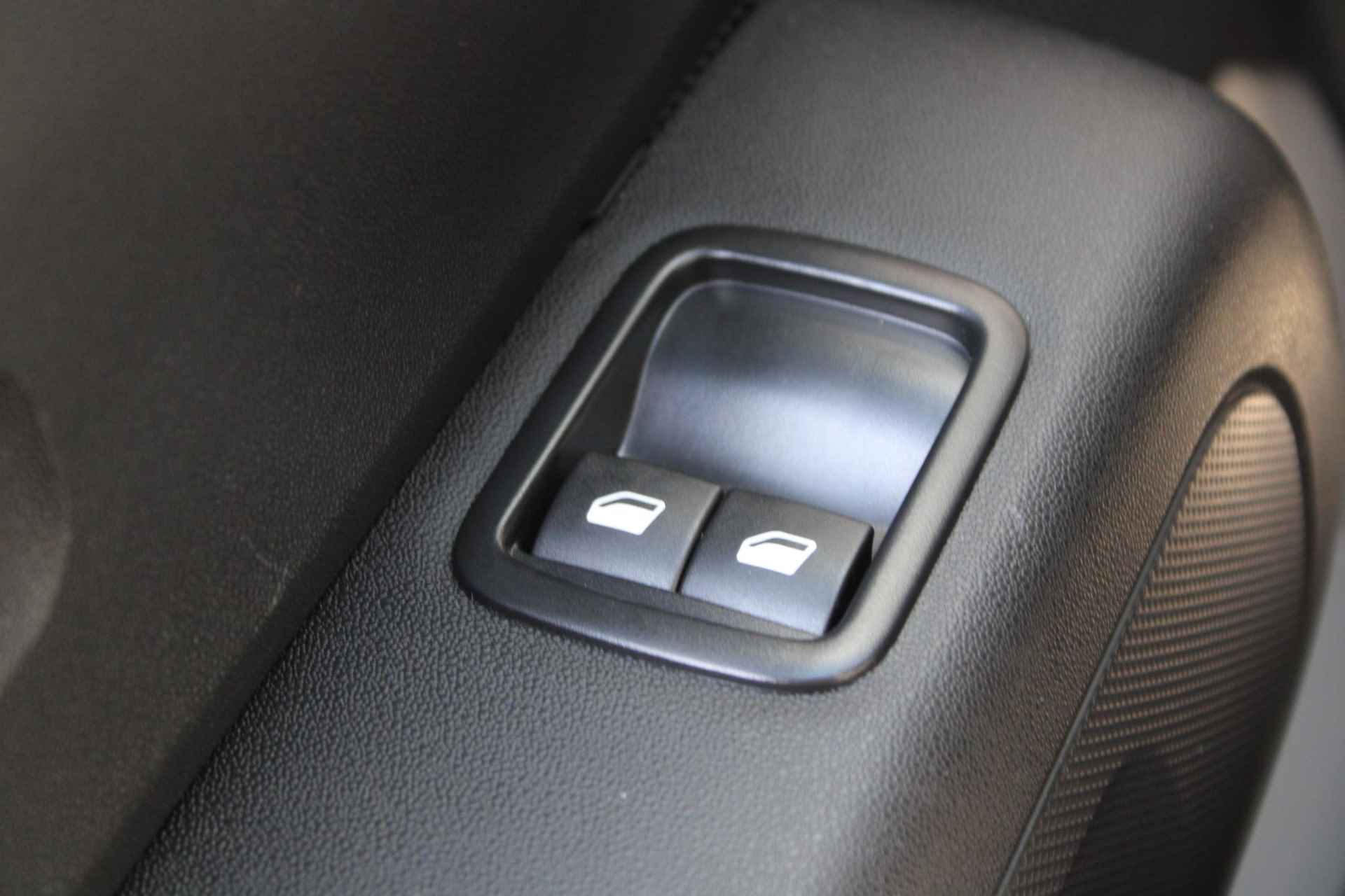 Citroen C3 1.2 PT 83 Feel | Apple Carplay | Cruise & Climate Control | Rijklaarprijs - 8/21