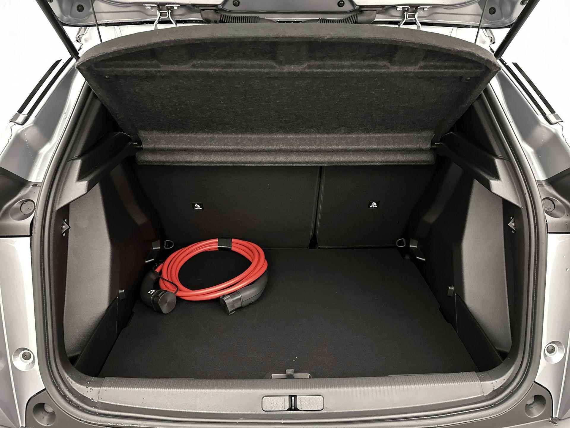 Peugeot e-2008 EV GT Avantage 54 kWh 156 pk | Navigatie | Achteruitrijcamera | Verwarmde Sportstoelen | Alcantara Bekleding | Keyless Entry/Start | Full-LED Koplampen | Dodehoek Detectie | Adaptieve Cruise Control | 17" Lichtmetalen Velgen | Apple Carplay/Android Auto | - 15/35