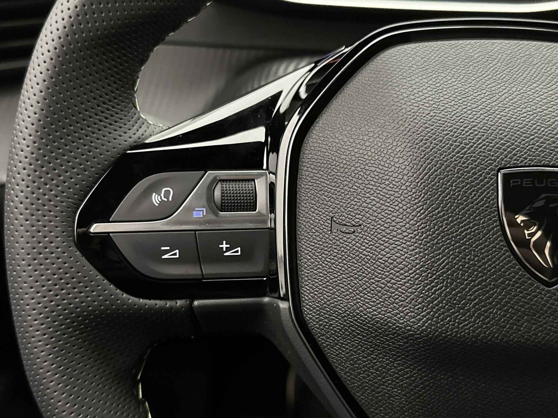 Peugeot e-2008 EV GT Avantage 54 kWh 156 pk | Navigatie | Achteruitrijcamera | Verwarmde Sportstoelen | Alcantara Bekleding | Keyless Entry/Start | Full-LED Koplampen | Dodehoek Detectie | Adaptieve Cruise Control | 17" Lichtmetalen Velgen | Apple Carplay/Android Auto | - 17/35