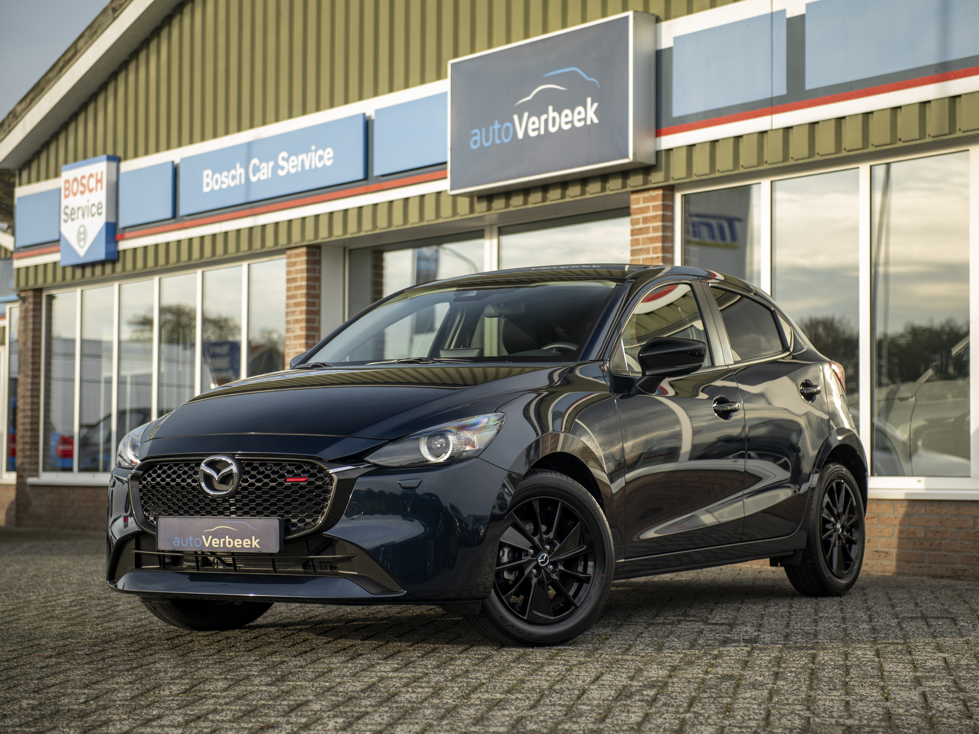 Mazda 2 1.5 SA-G 90pk Aut. Homura | Camera | Apple Carplay/Android Auto | Stoel- en stuurverwarming | Climate Control | Blind Spot | Donker glas achter