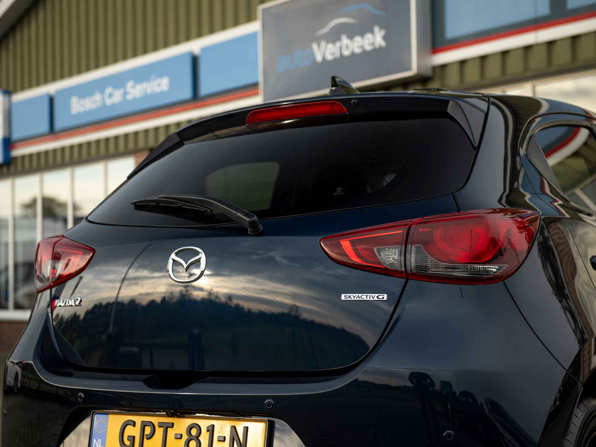 Mazda 2 1.5 SA-G 90pk Aut. Homura | Camera | Apple Carplay/Android Auto | Stoel- en stuurverwarming | Climate Control | Blind Spot | Donker glas achter - 42/45