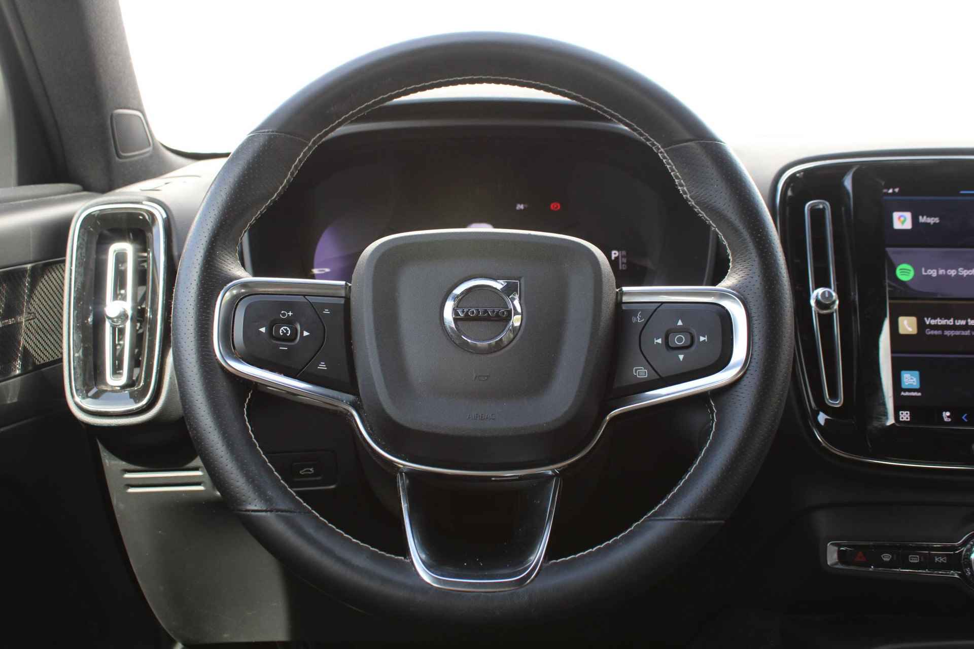 Volvo XC40 Recharge P8 AWD R-Design, 360° Camera, Elektrisch verstelbare voorstoelen + bestuurdersstoel met geheugen, Voorstoelen/stuur verwarmd, Harman/Kardon audio systeem, Draadloze telefoonoplader, Lederen bekleding, 19'' Lichtmetalen velgen - 13/53