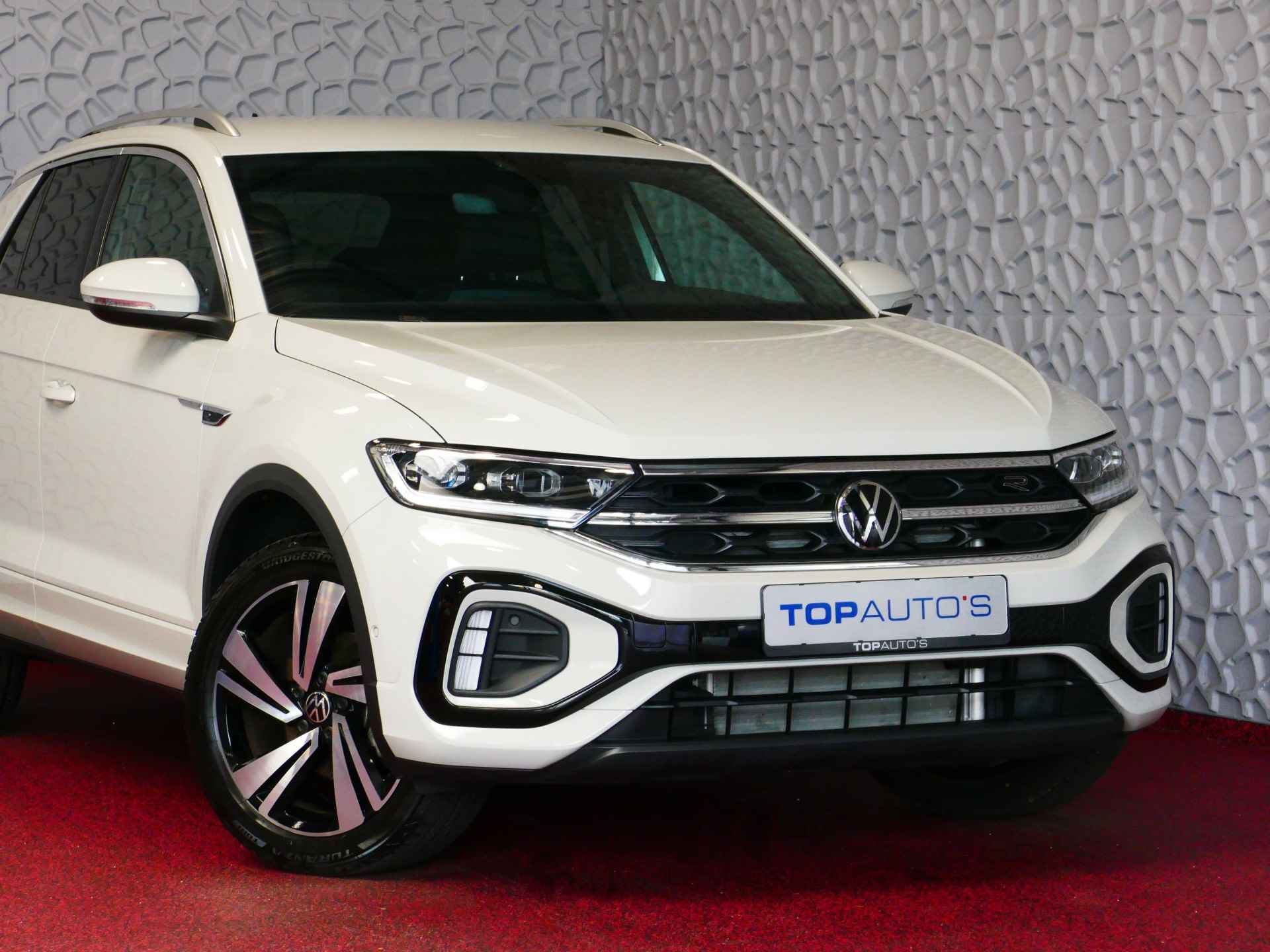 Volkswagen T-Roc 1.5 TSI 150PK R-LINE EVO IQ LIGHT ALCANTARA ELEK.KLEP CARPLAY STOEL/STUUR VERW. 18"LMV VIR.COCKPIT 10/2024 Ascotgrau 70 BIJNA NIEUWE VOLKSWAGEN'S UIT VOORRAAD LEVERBAAR - 56/81