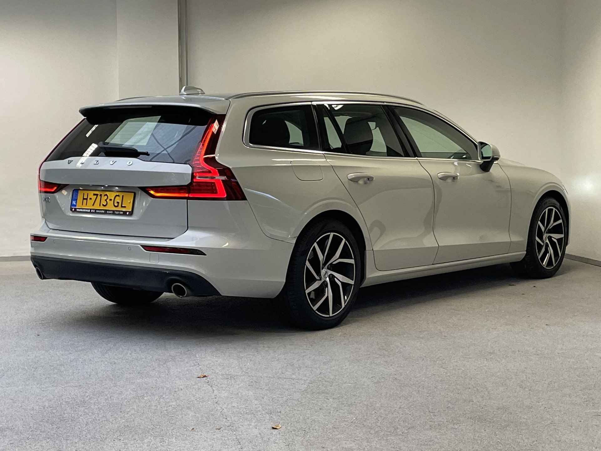 Volvo V60 2.0 T4 Momentum Pro | 1e-EIG. | STANDKACHEL | DEALERONDERHOUDEN | - 3/44