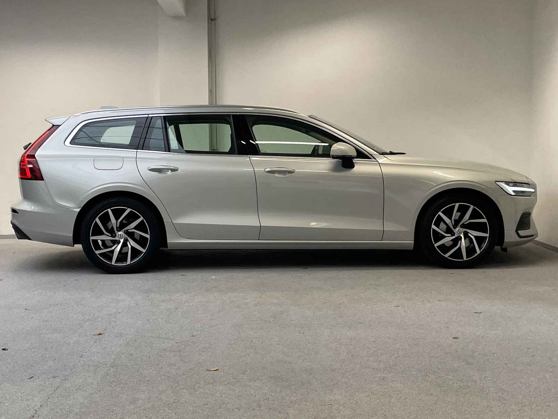 Volvo V60 2.0 T4 Momentum Pro | 1e-EIG. | STANDKACHEL | DEALERONDERHOUDEN | - 10/44