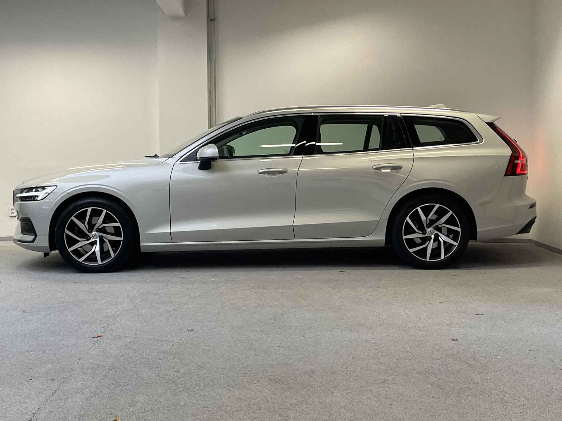 Volvo V60 2.0 T4 Momentum Pro | 1e-EIG. | STANDKACHEL | DEALERONDERHOUDEN | - 11/44