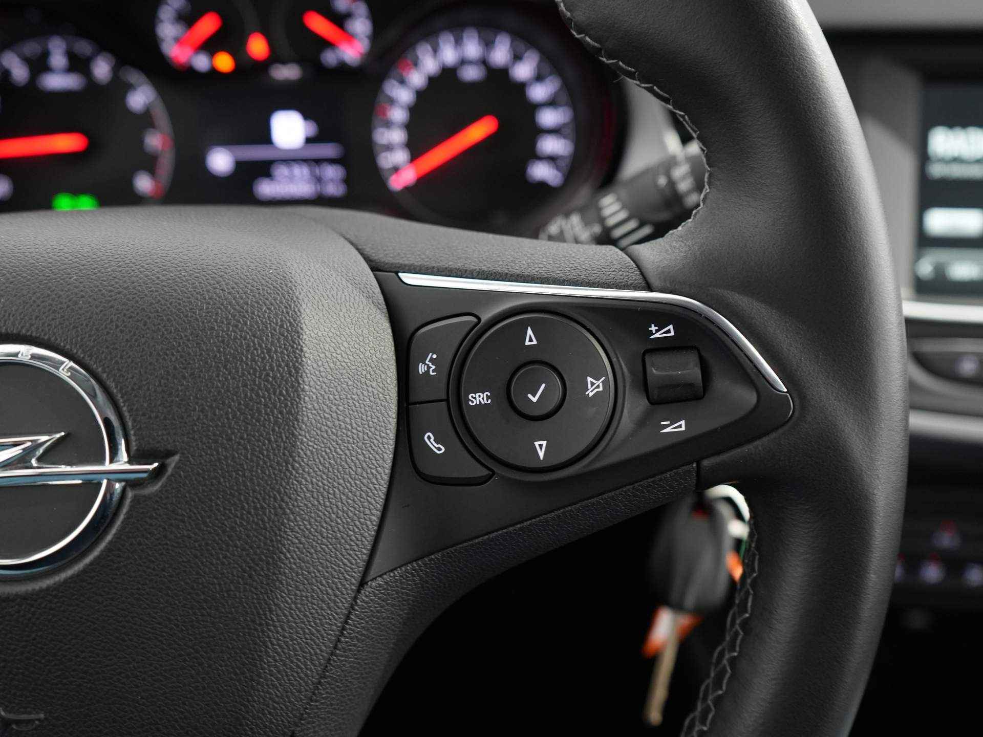 Opel Crossland X 1.2 Innovation | Parkeersensoren achter | Airco | Cruise controle | Apple carplay/ Android auto - 17/29