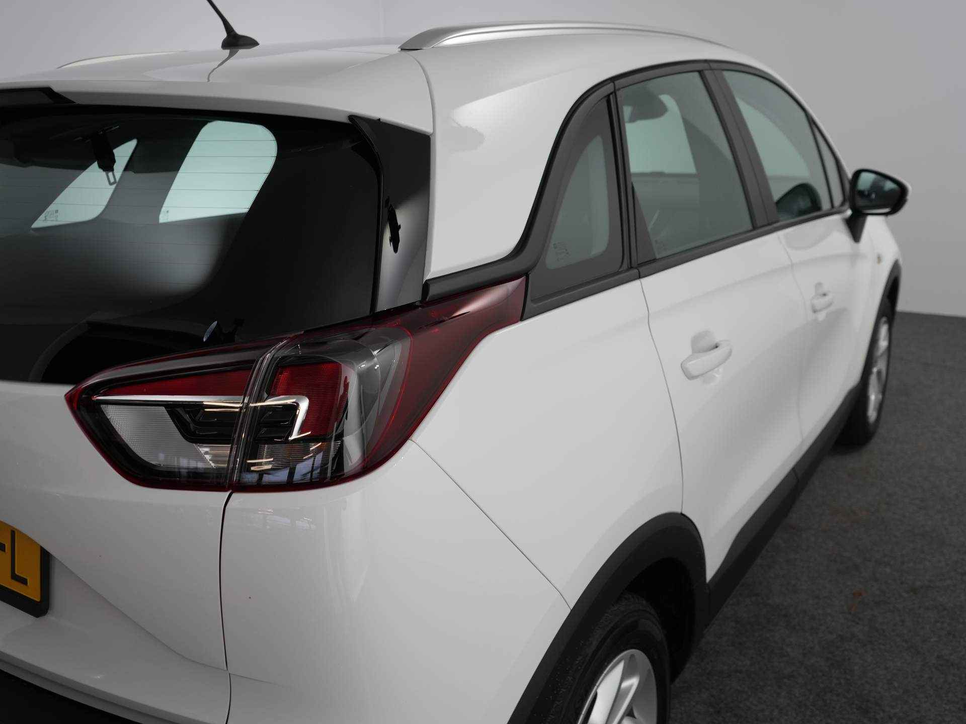 Opel Crossland X 1.2 Innovation | Parkeersensoren achter | Airco | Cruise controle | Apple carplay/ Android auto - 28/29