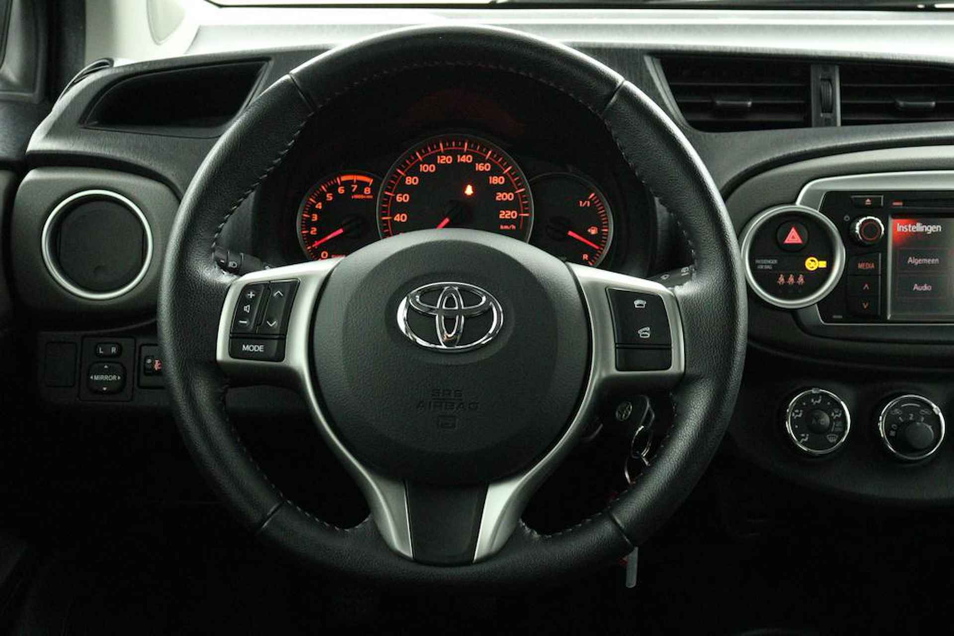 Toyota Yaris 1.0 VVT-i ASPIRATION | Airco | Parkeercamera | Cruise-Control | - 19/45