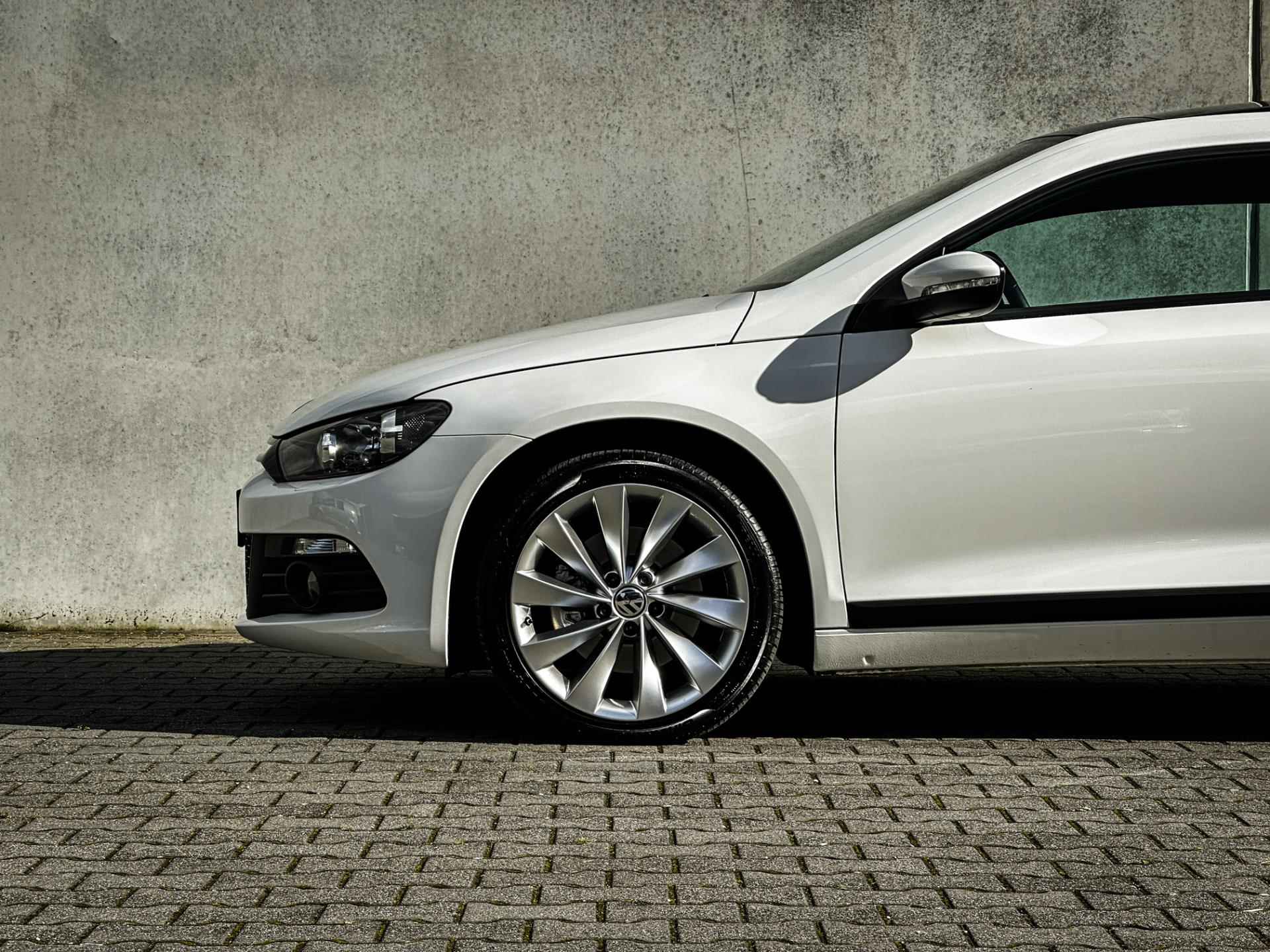 Volkswagen Scirocco 1.4 TSI Highline | UNIEK! | 14dkm | 1e eig. | Clima | Navi | Panorama | Xenon | H.Leder | - 10/47