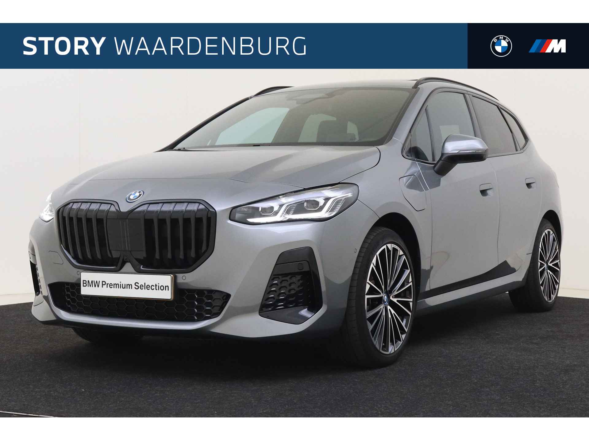 BMW 2 Serie Active Tourer 230e xDrive High Executive M Sport Automaat / Panoramadak / Sportstoelen / Adaptieve LED / Parking Assistant Plus / / M Adaptief onderstel / Comfort Access - 1/63