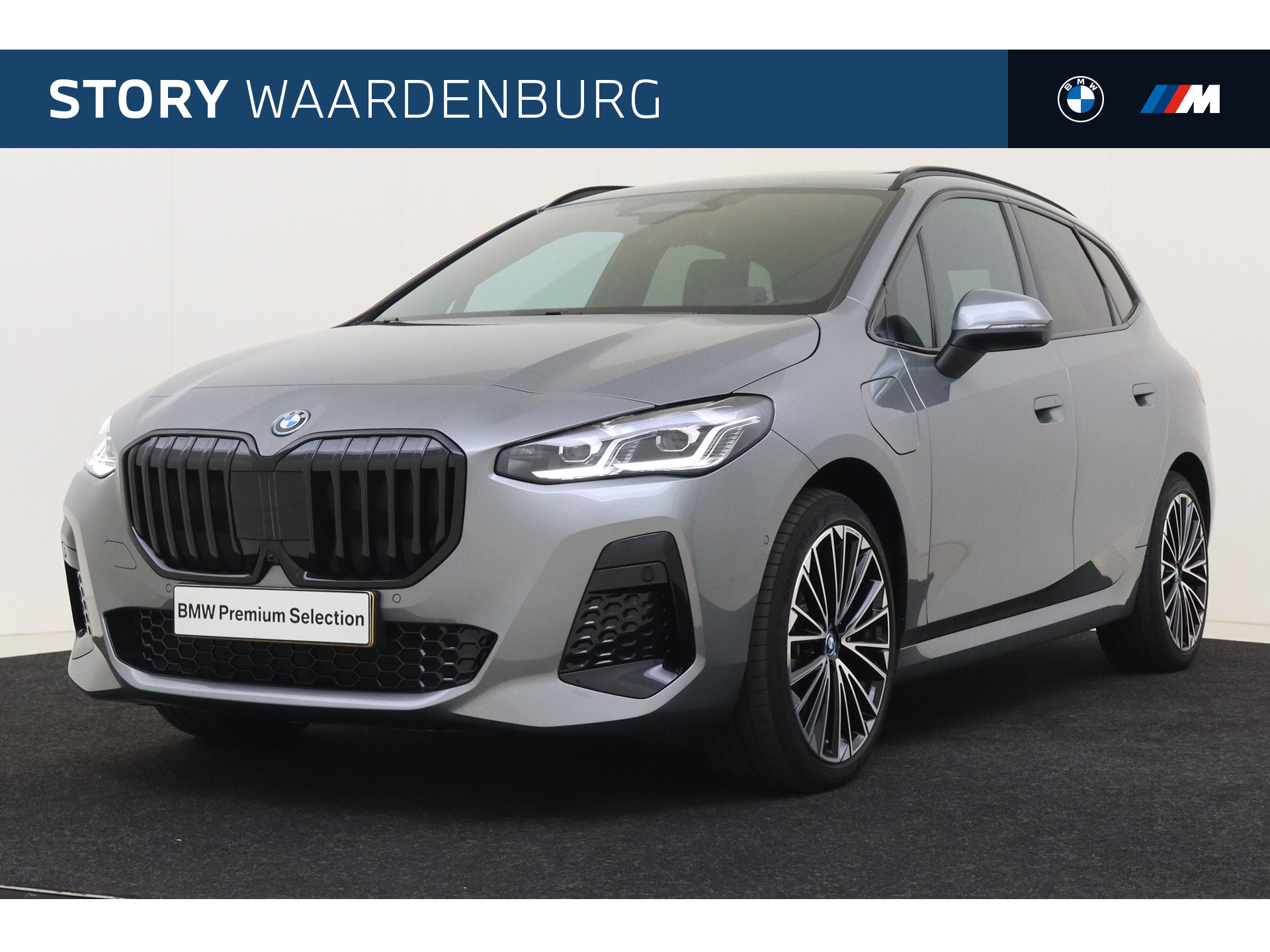 BMW 2 Serie Active Tourer 230e xDrive High Executive M Sport Automaat / Panoramadak / Sportstoelen / Adaptieve LED / Parking Assistant Plus / / M Adaptief onderstel / Comfort Access