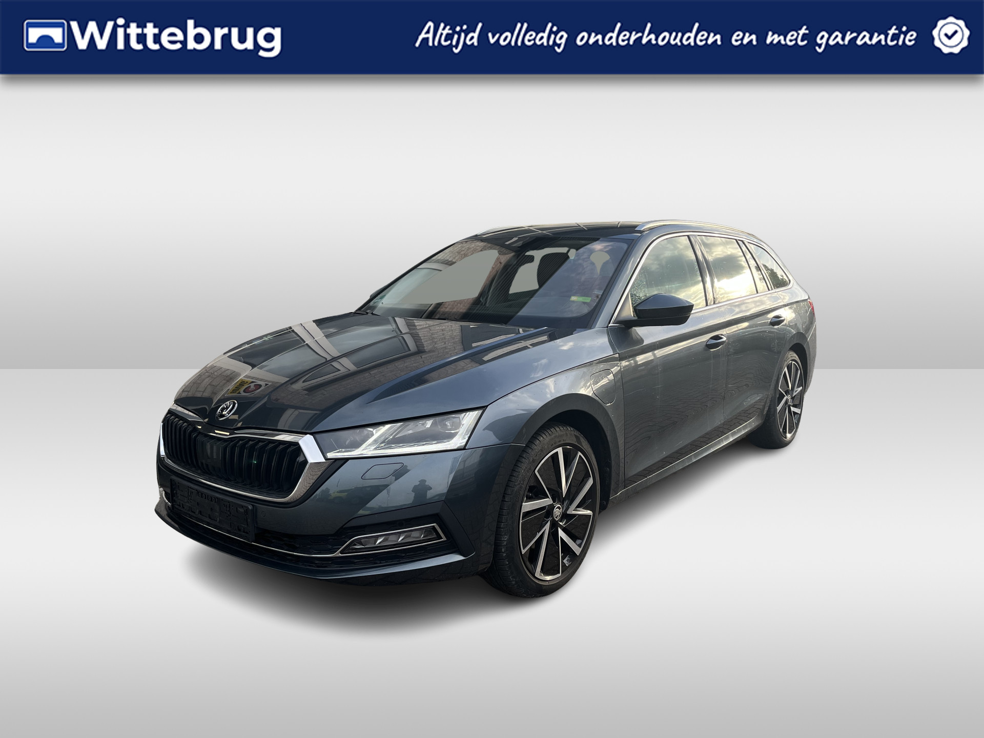 Škoda Octavia Combi 1.4 TSI iV PHEV Style / AUTOMAAT/ PARK. SENSOREN/ MATRIX/ MEMORY SEATS/ HEAD UP DISPLAY/ KEYLESS/ DODE HOEK/ STOELVERWARM. V EN A/ STUUR VERWARM./ APP CONNECT/ ADAPT. CRUISE/ NAVI/ CLIMA/ DAB/ 18" LMV/