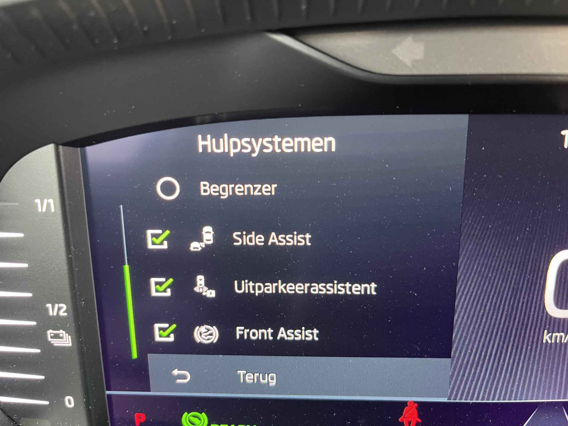 Škoda Octavia Combi 1.4 TSI iV PHEV Style / AUTOMAAT/ PARK. SENSOREN/ MATRIX/ MEMORY SEATS/ HEAD UP DISPLAY/ KEYLESS/ DODE HOEK/ STOELVERWARM. V EN A/ STUUR VERWARM./ APP CONNECT/ ADAPT. CRUISE/ NAVI/ CLIMA/ DAB/ 18" LMV/ - 15/29