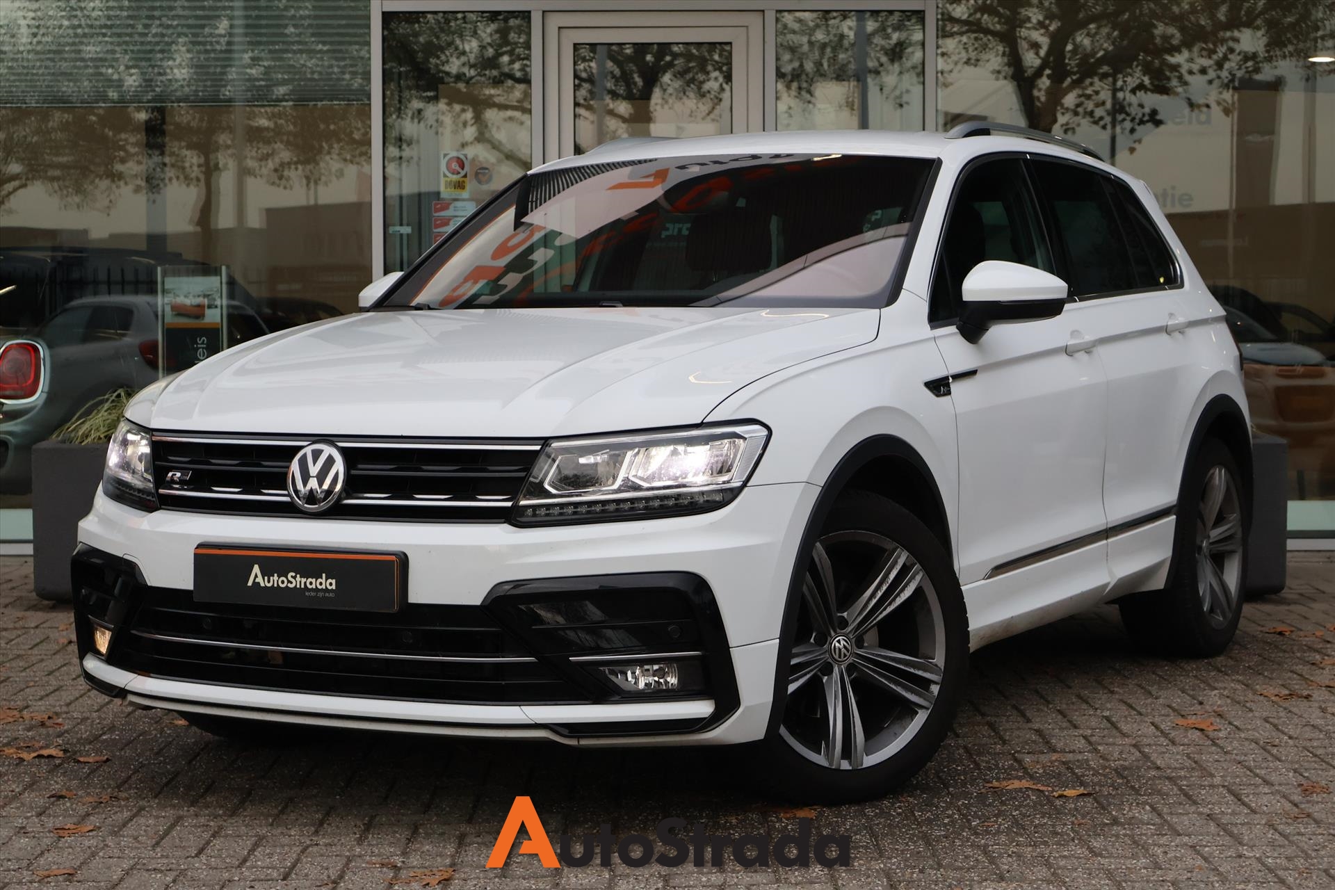 Volkswagen Tiguan 1.5 TSI R-Line 130pk | Virtual | Keyless | LED | Climate | Navi | ACC | Trekhaak