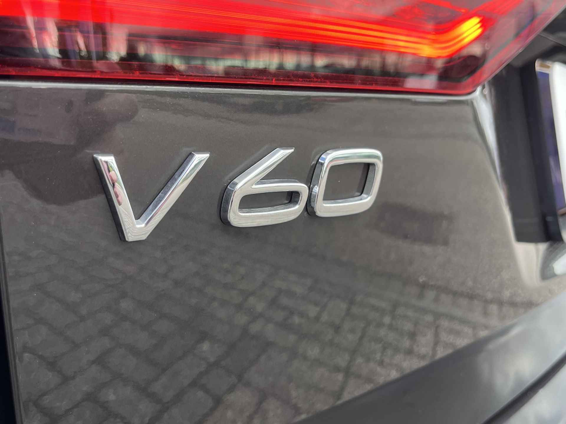 Volvo V60 2.0 B4 Plus Dark | Leder Bekl. | Memory | Trekhaak - 32/40