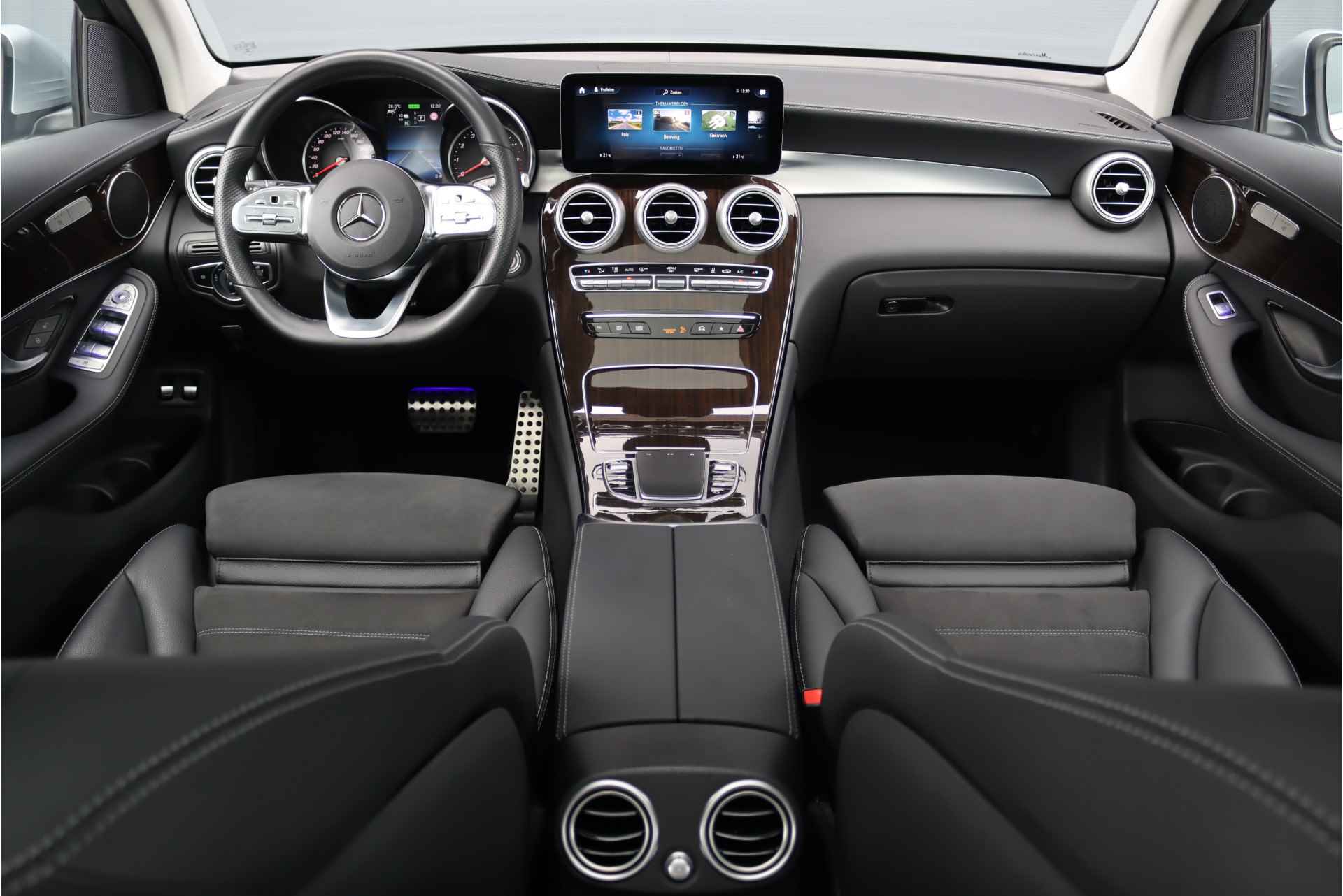 Mercedes-Benz GLC 300e 4-MATIC AMG Line Aut9, Hybride, Panoramadak, Camera, Elek. Trekhaak, Distronic+, Rijassistentiepakket+, Sfeerverlichting. Multibeam LED, Etc, - 3/40
