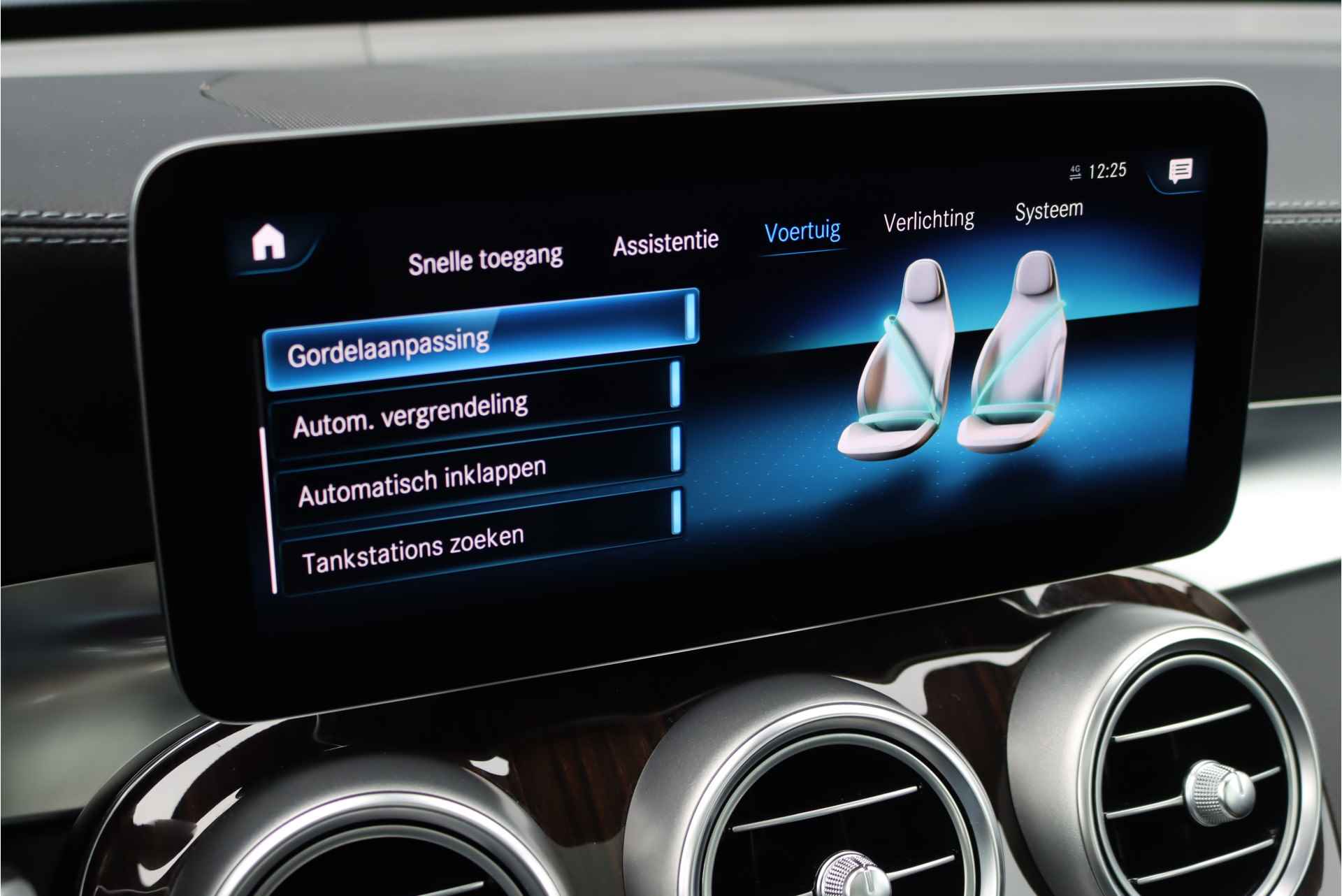 Mercedes-Benz GLC 300e 4-MATIC AMG Line Aut9, Hybride, Panoramadak, Camera, Elek. Trekhaak, Distronic+, Rijassistentiepakket+, Sfeerverlichting. Multibeam LED, Etc, - 11/40